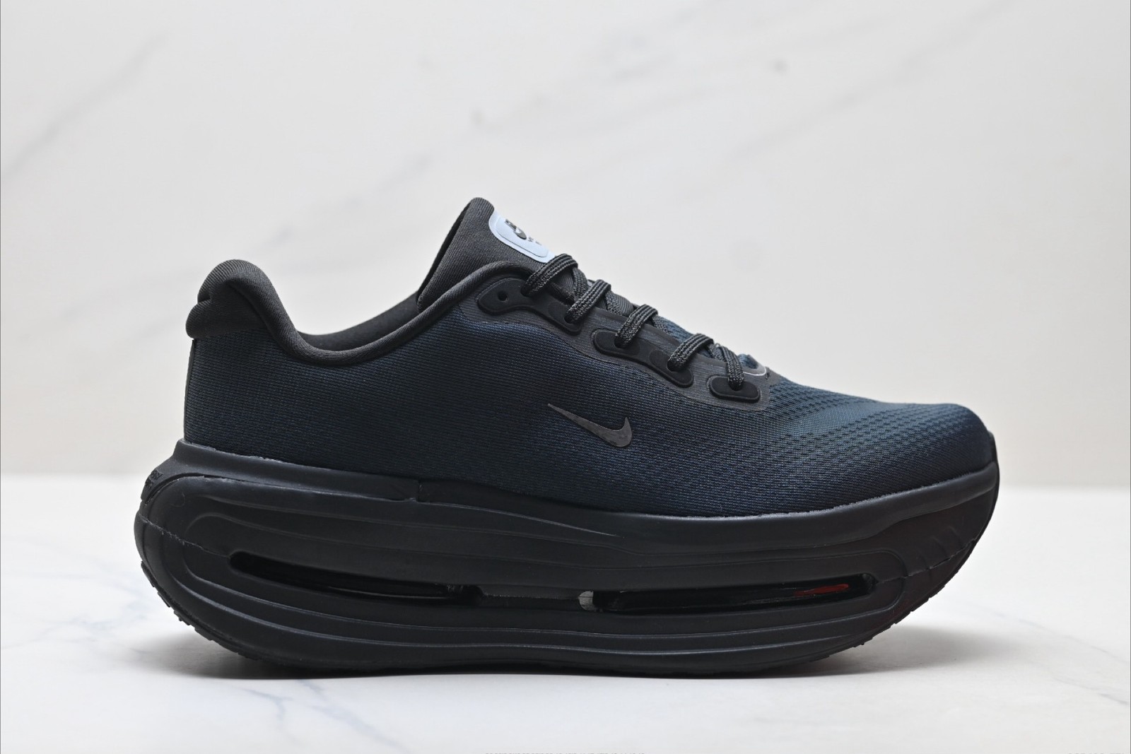 IQ0627-001 NK Vomero Premium Chrome Mini Swoosh Black (new men's shoelace box)