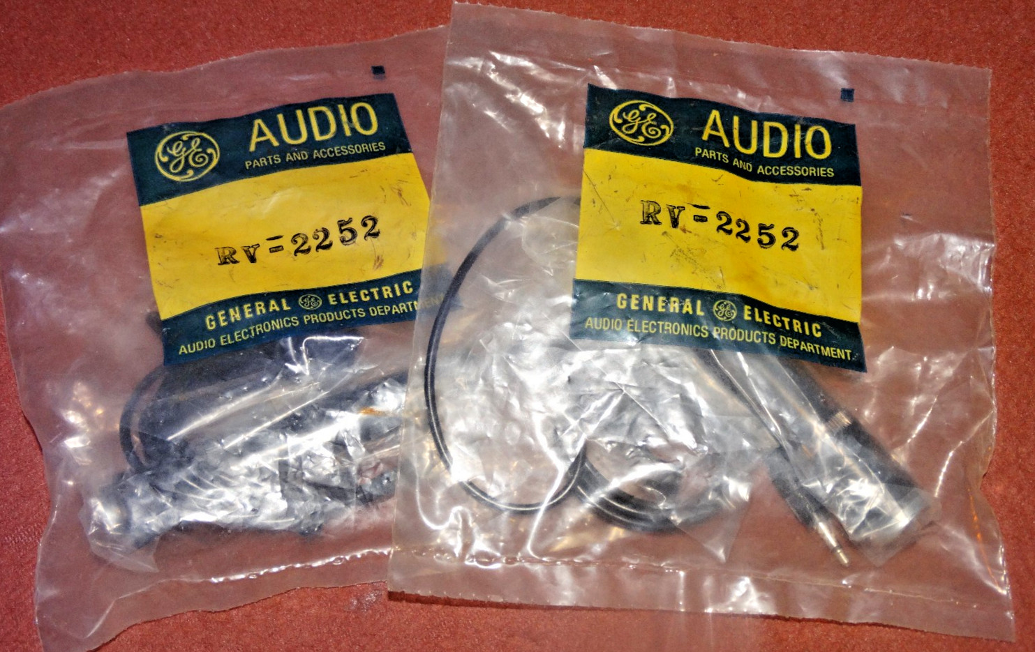 1 pair stereo Dynamic tape recorder microphones GE Audio RV-2252  1/8" TS  MIP