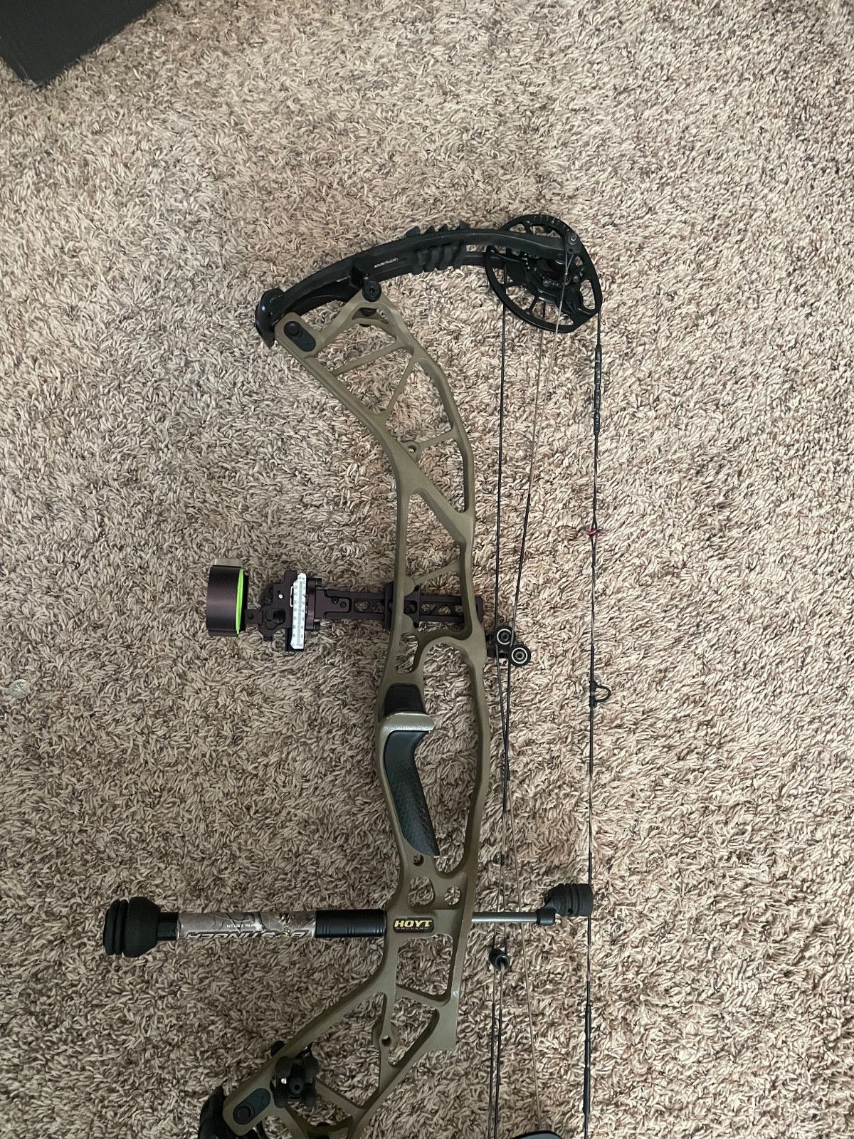 Hoyt Hyperforce Bow Package RH 55-65lb, 24.5-28" With Extras