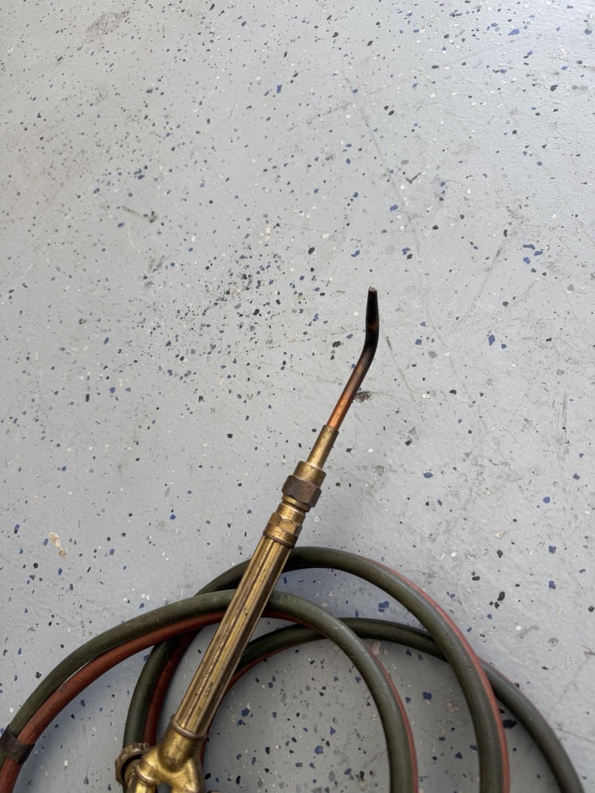 Acetylene Cutting Torch - With Tips and hoses