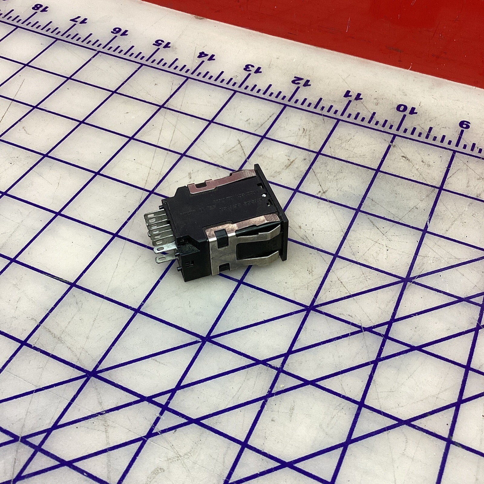 Micro Switch AML 20 Series 10 Prong