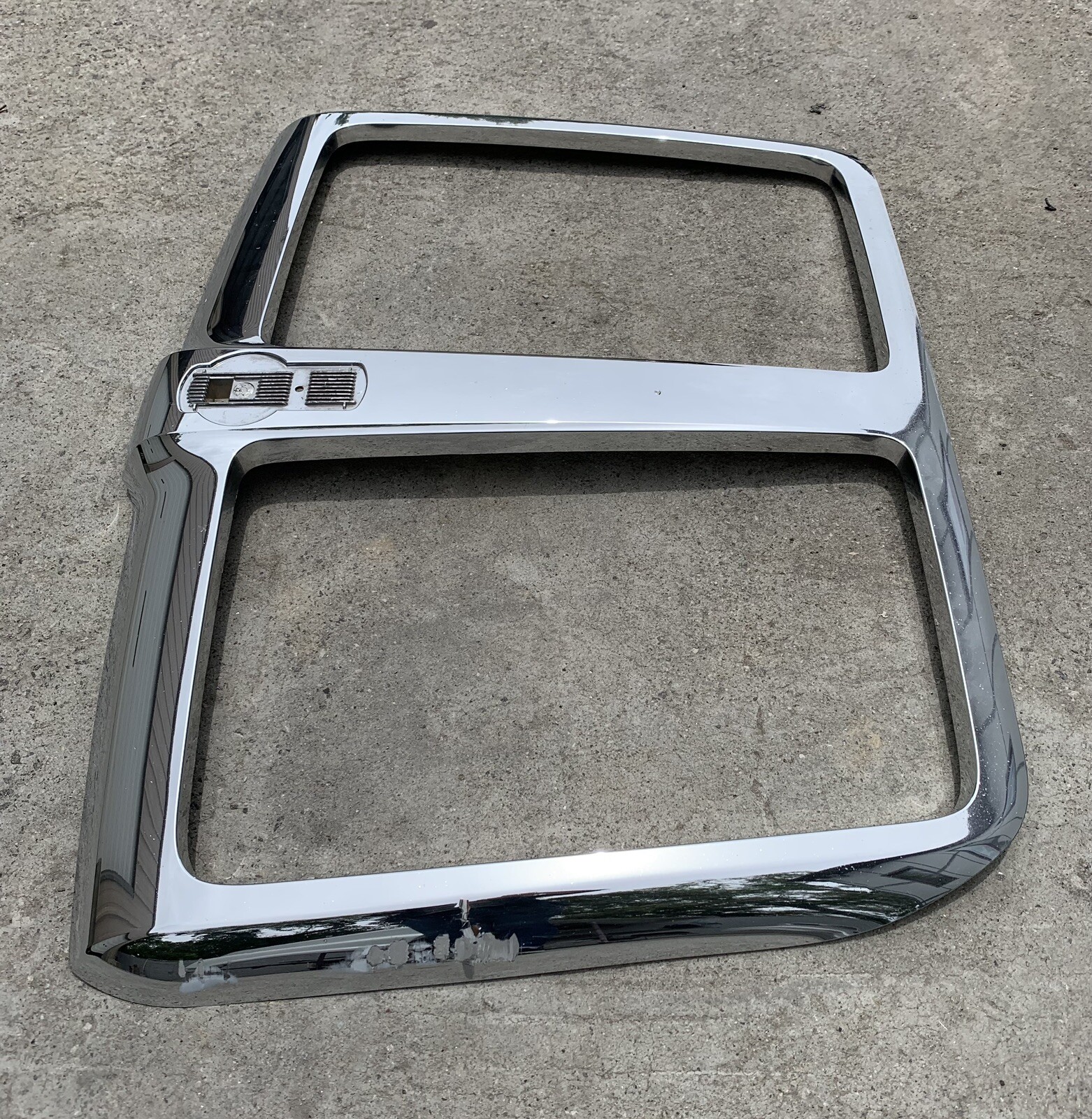 Kenworth T680 Hood Grille L29-6155-100