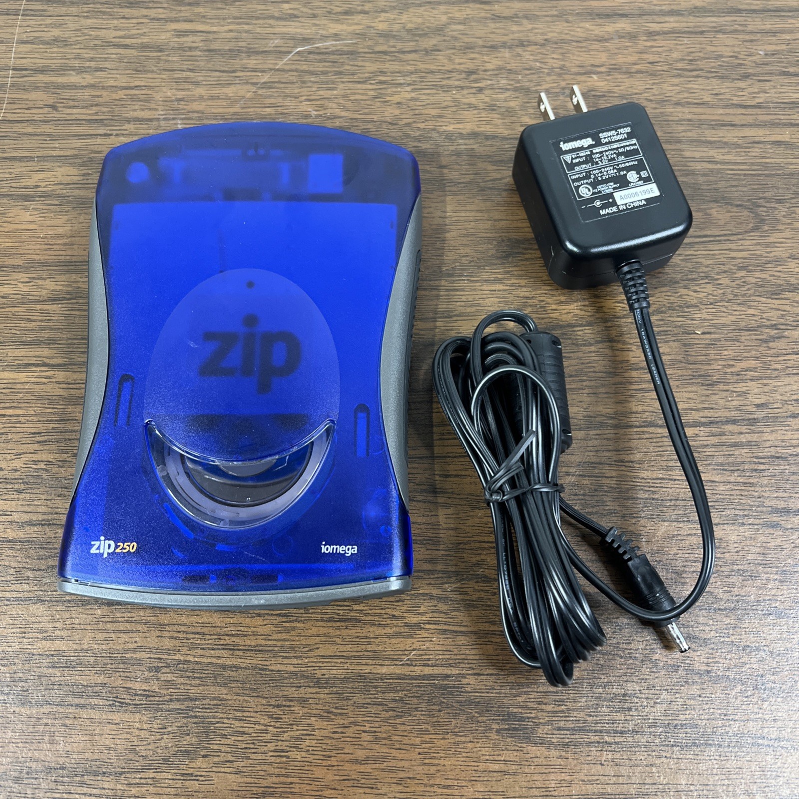 BROKEN Iomega Zip 250 Z250USBPCM 250MB USB External Disk Drive ⚠️ Parts ONLY