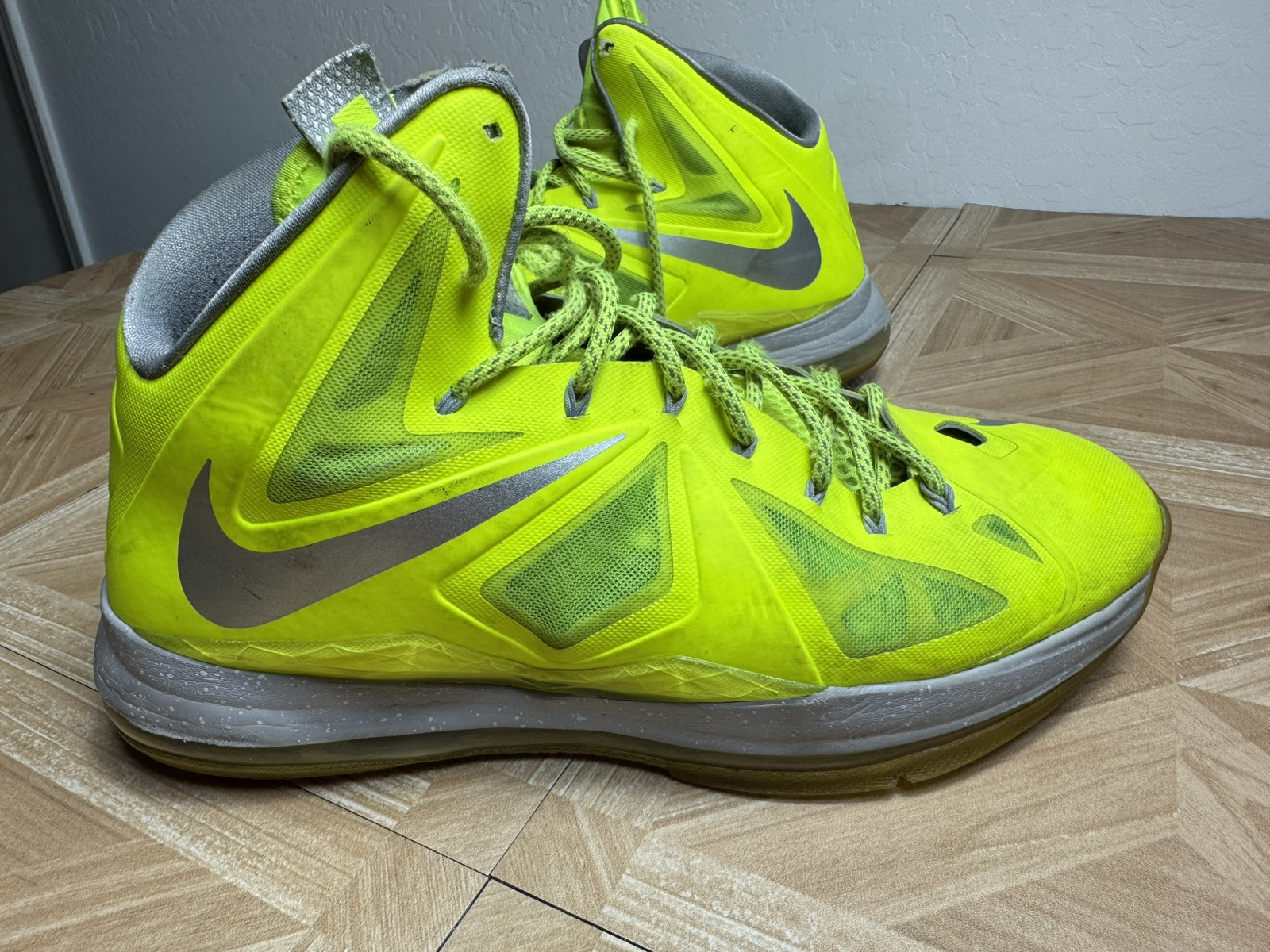 Nike LeBron Basketball Mens Shoes Size 14 X 10 Volt 541100-700 Rare Tennis Ball