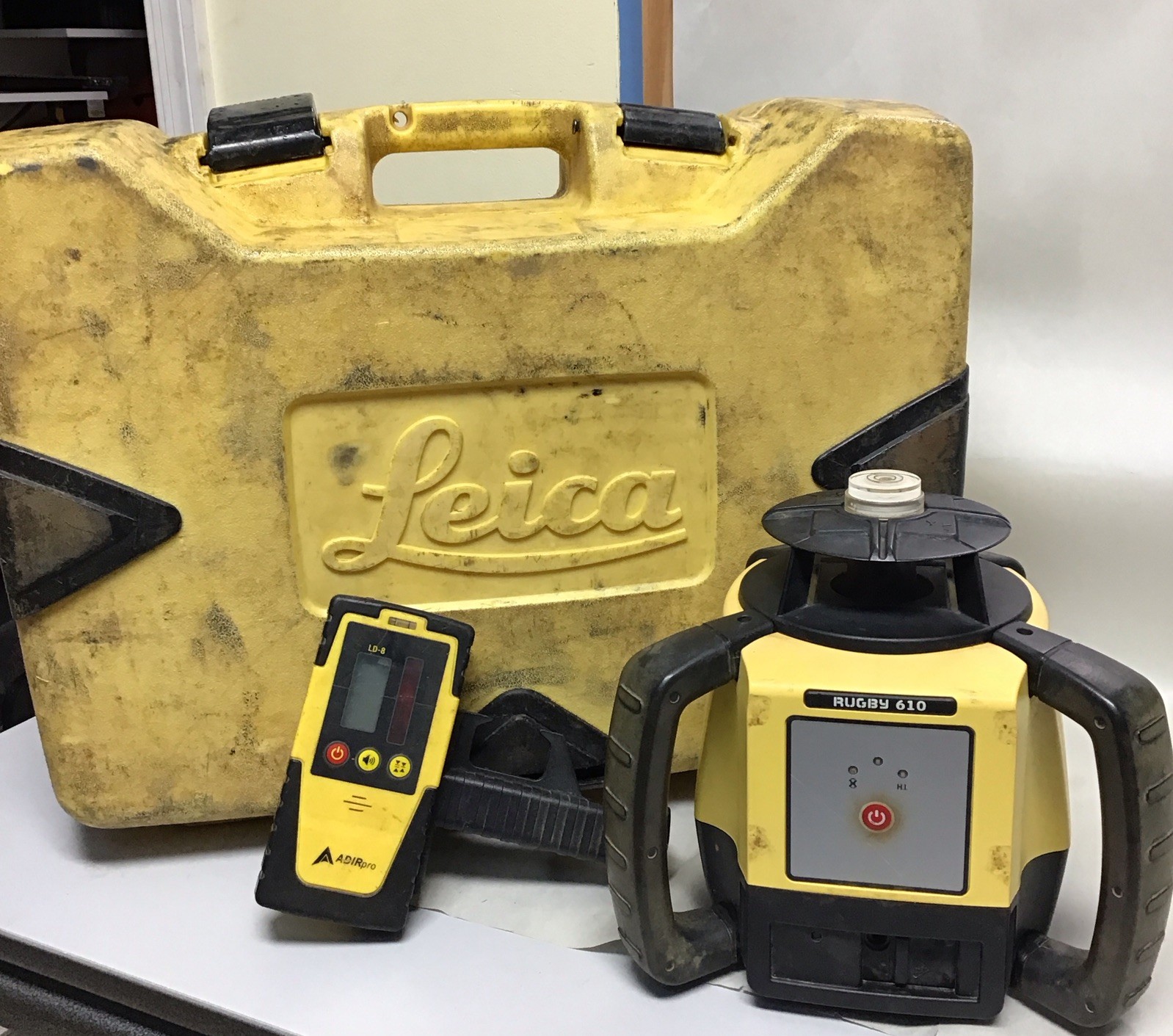 Leica Rugby 610 Rotary Laser Level, Rod Eye 120 Receiver + Clamp + Case - Tested