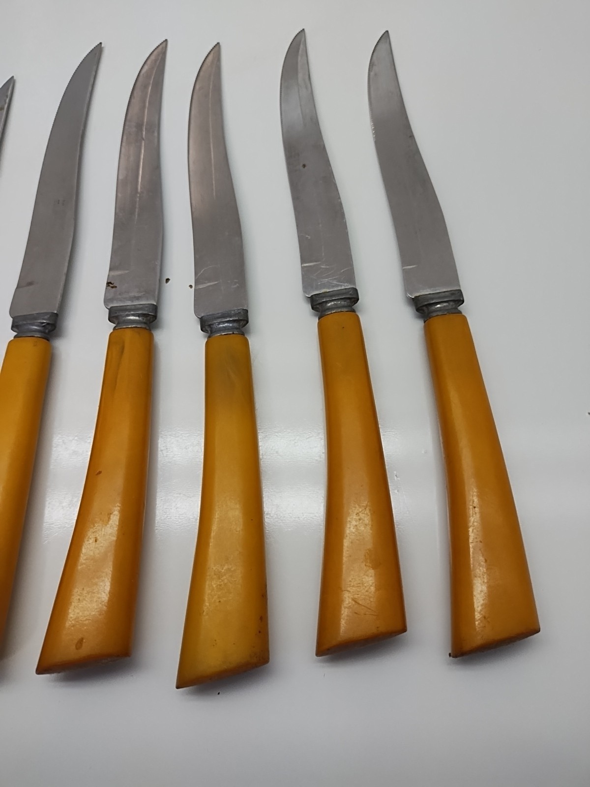 vitage bakelite 8 knive set