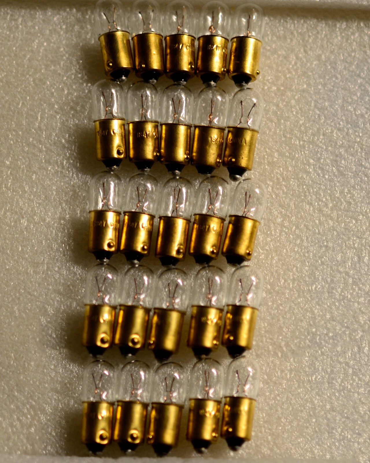 (25) BAYONET #1847 INCANDESCENT CEC LAMPS /6.3v .15A BA9s/BULBS/Technics SA
