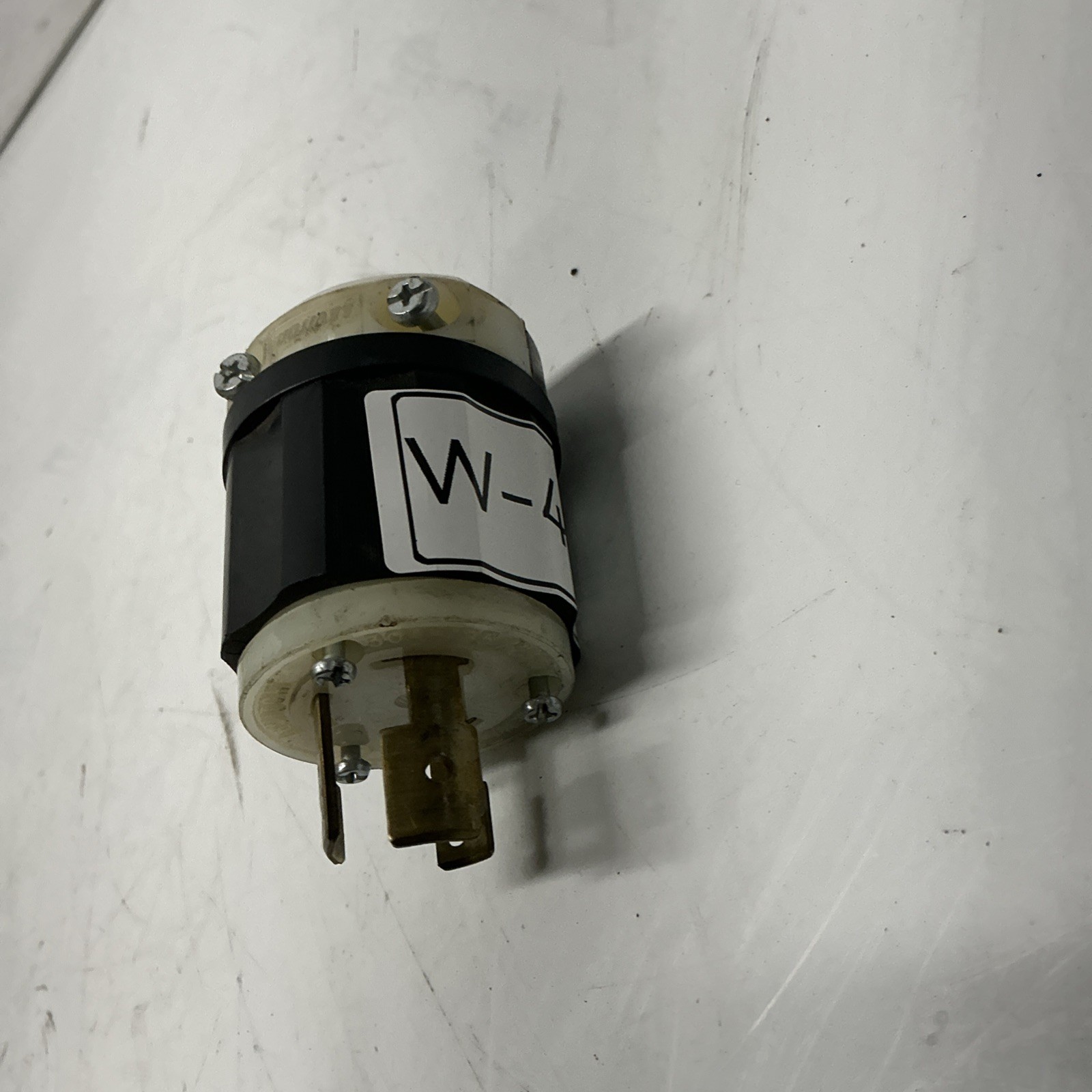 LEVITON 2661 L10-30P LOCK PLUG W-453