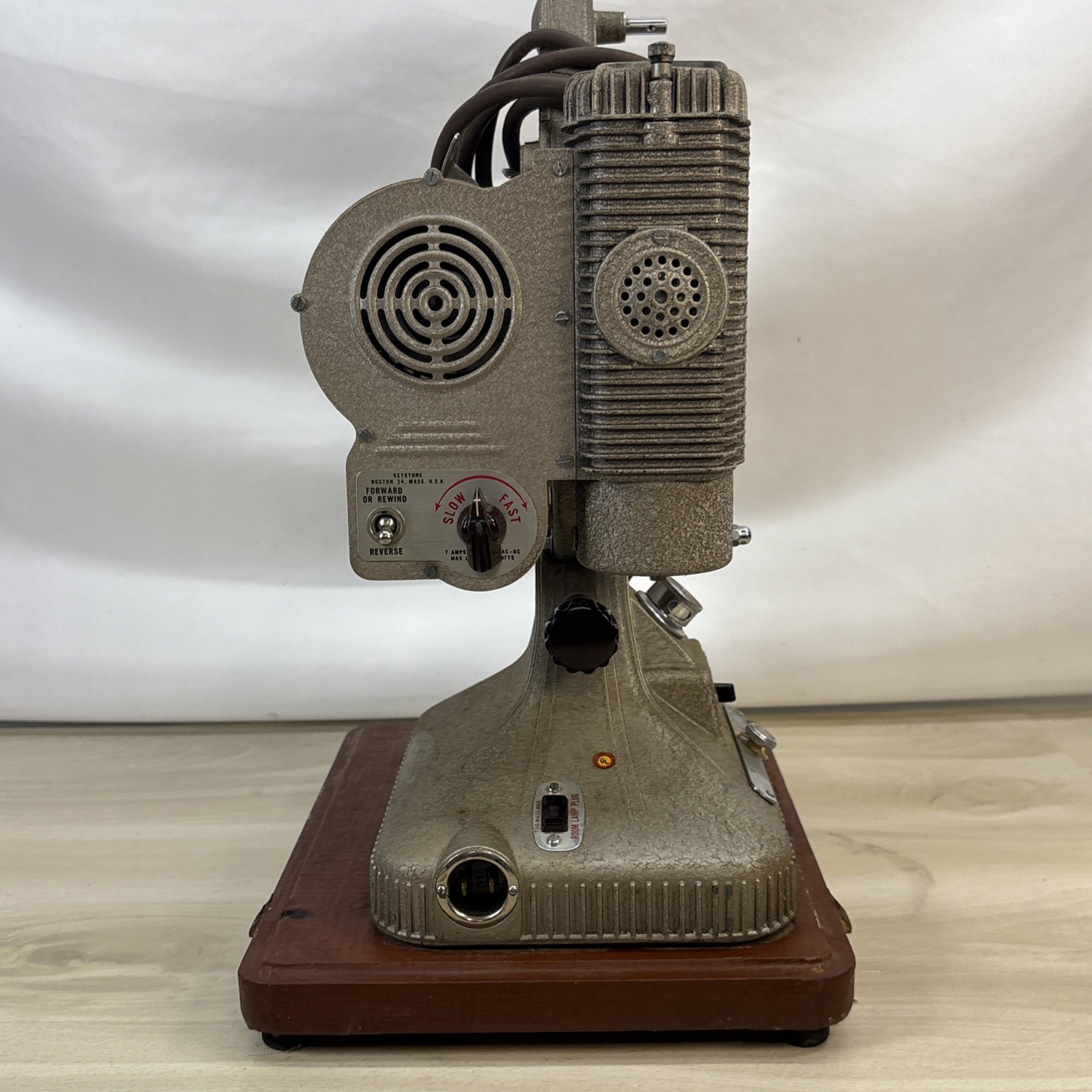 KEYSTONE REGAL K-109 8MM PROJECTOR WITH CASE, PERFECT WORKING CONDITION