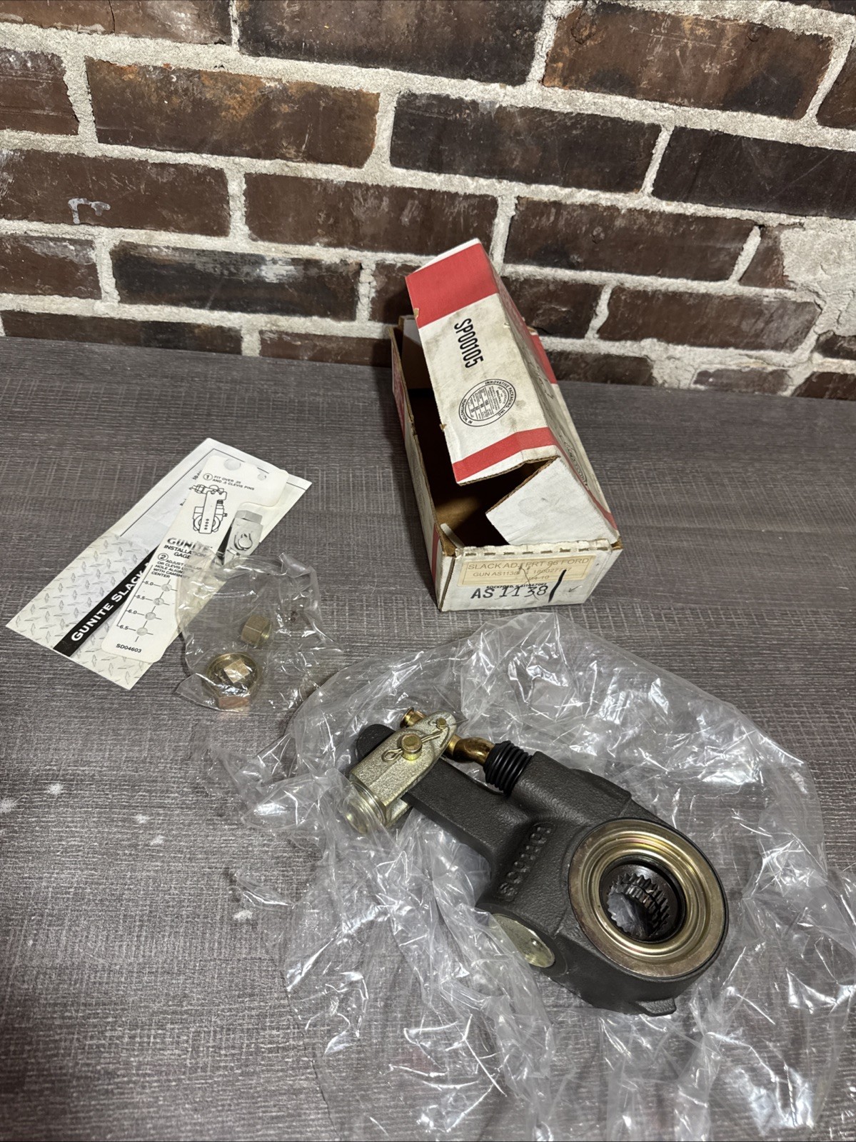 Gunite AS1138 5.5" Automatic Slack Adjuster 24 Spline, 1.25" Dia With Hardware