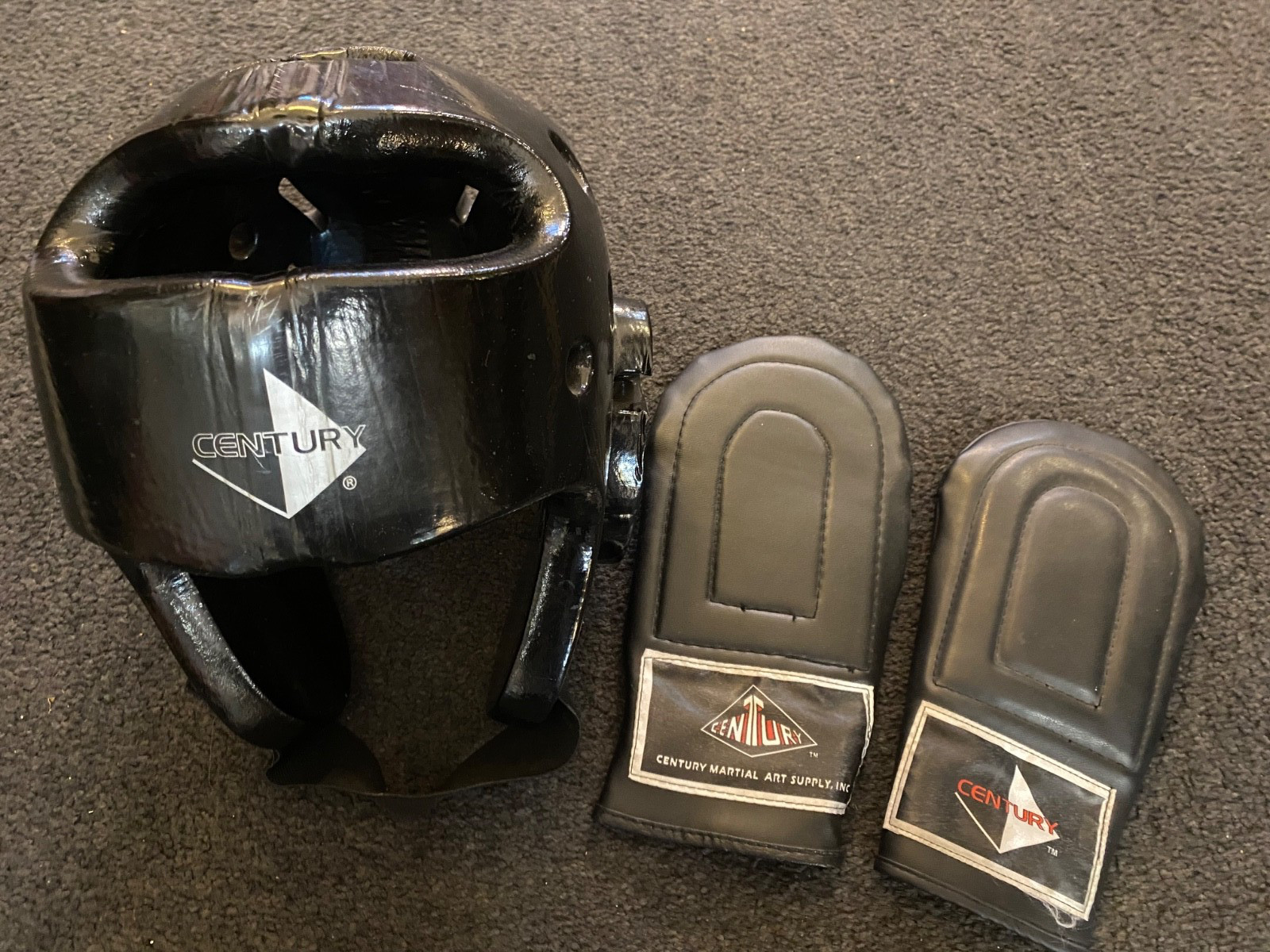 Century Speed Bag Boxing Martial Arts Lightweight Practice Gloves & Helmet XL