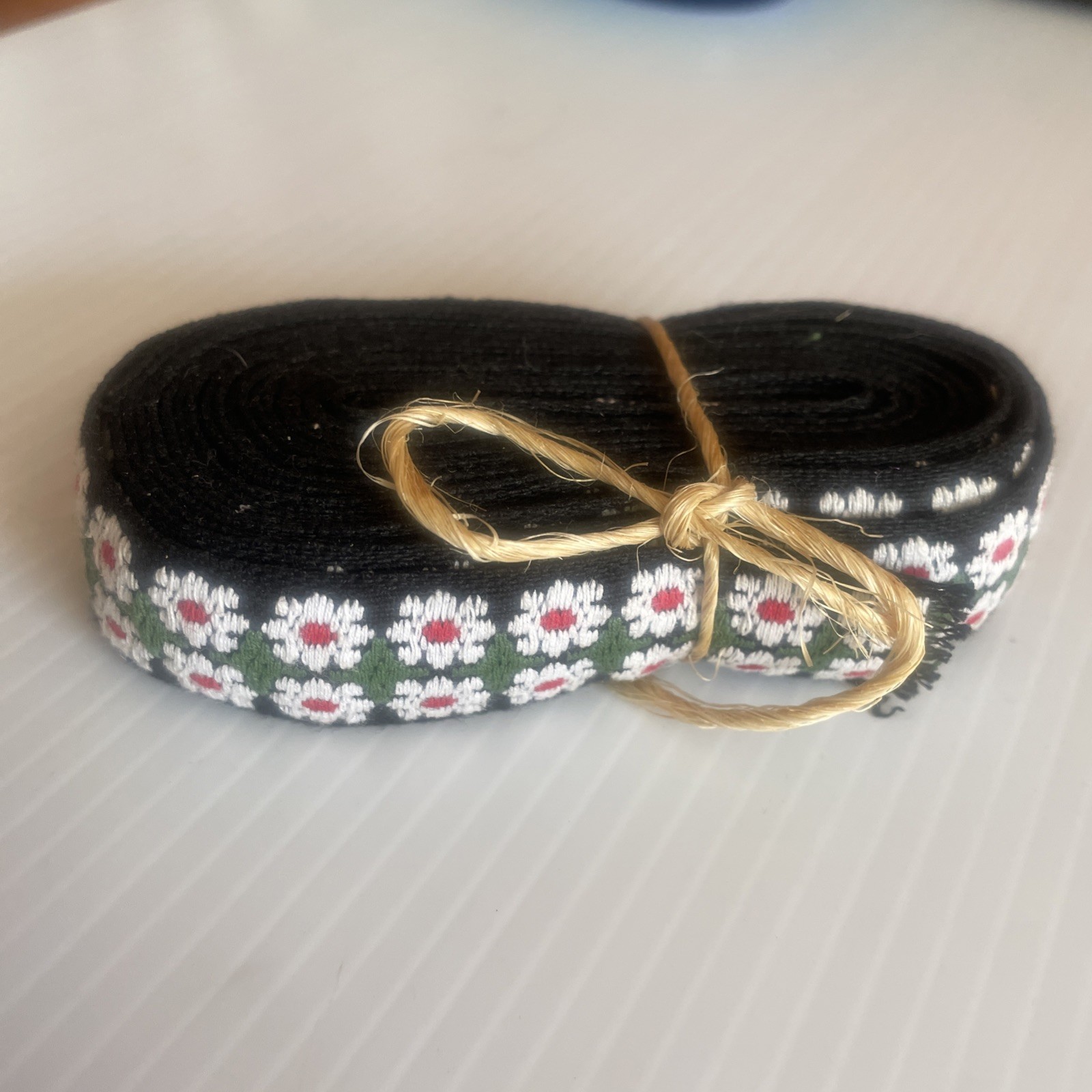 Vtg Jacquard Bavarian German Tiny Daisies Ribbon Trim Tape 1” Unknown Yardage