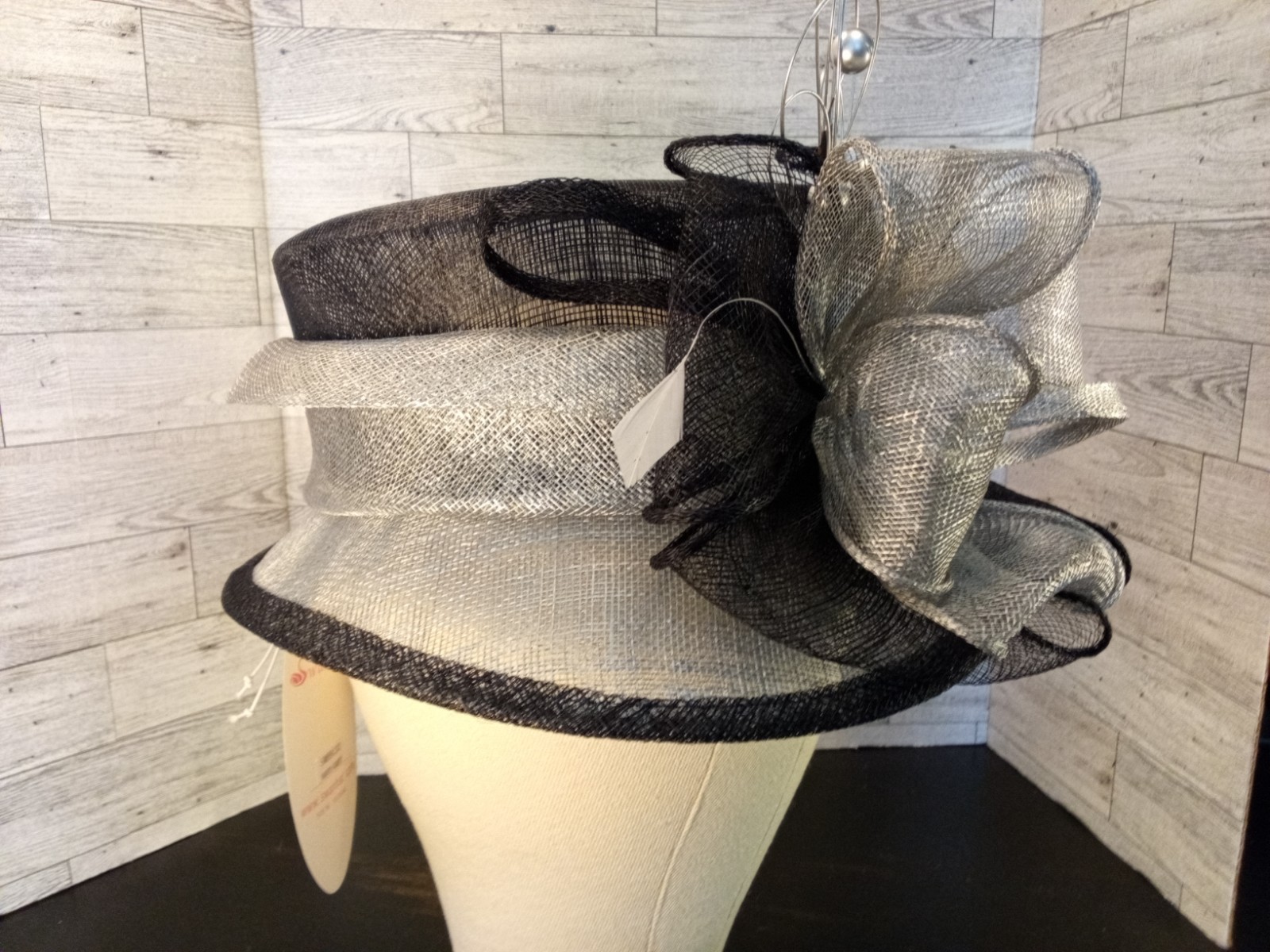 Ladies Navy and Silver Kentucky Derby Oaks Day Thurby Tea Church Straw Hat NWOT