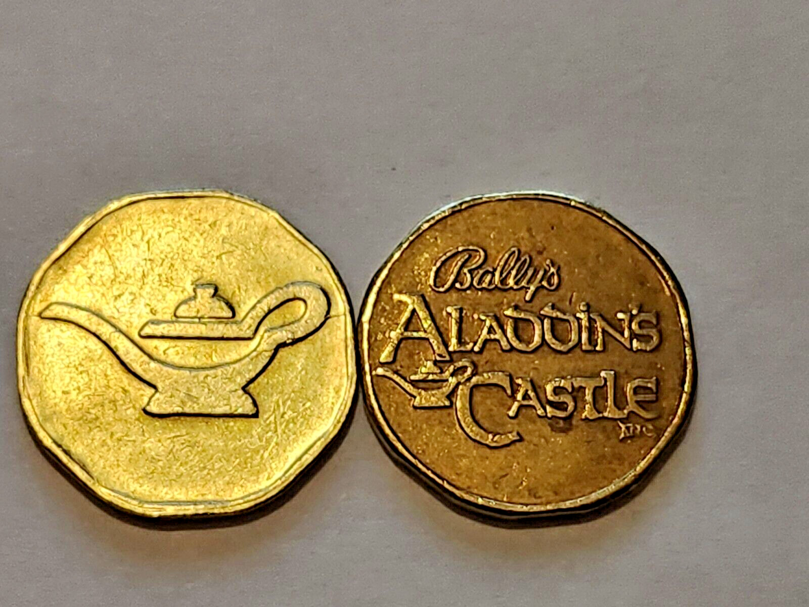 ALADDIN'S CASTLE BALLY'S ARCADE TOKEN (Magic Lamp)