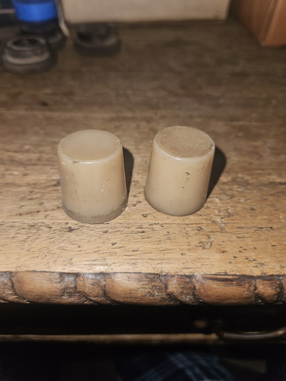 2 VINTAGE USED TAN GE BAKELITE GENERAL ELECTRIC TABLETOP RADIO KNOBS