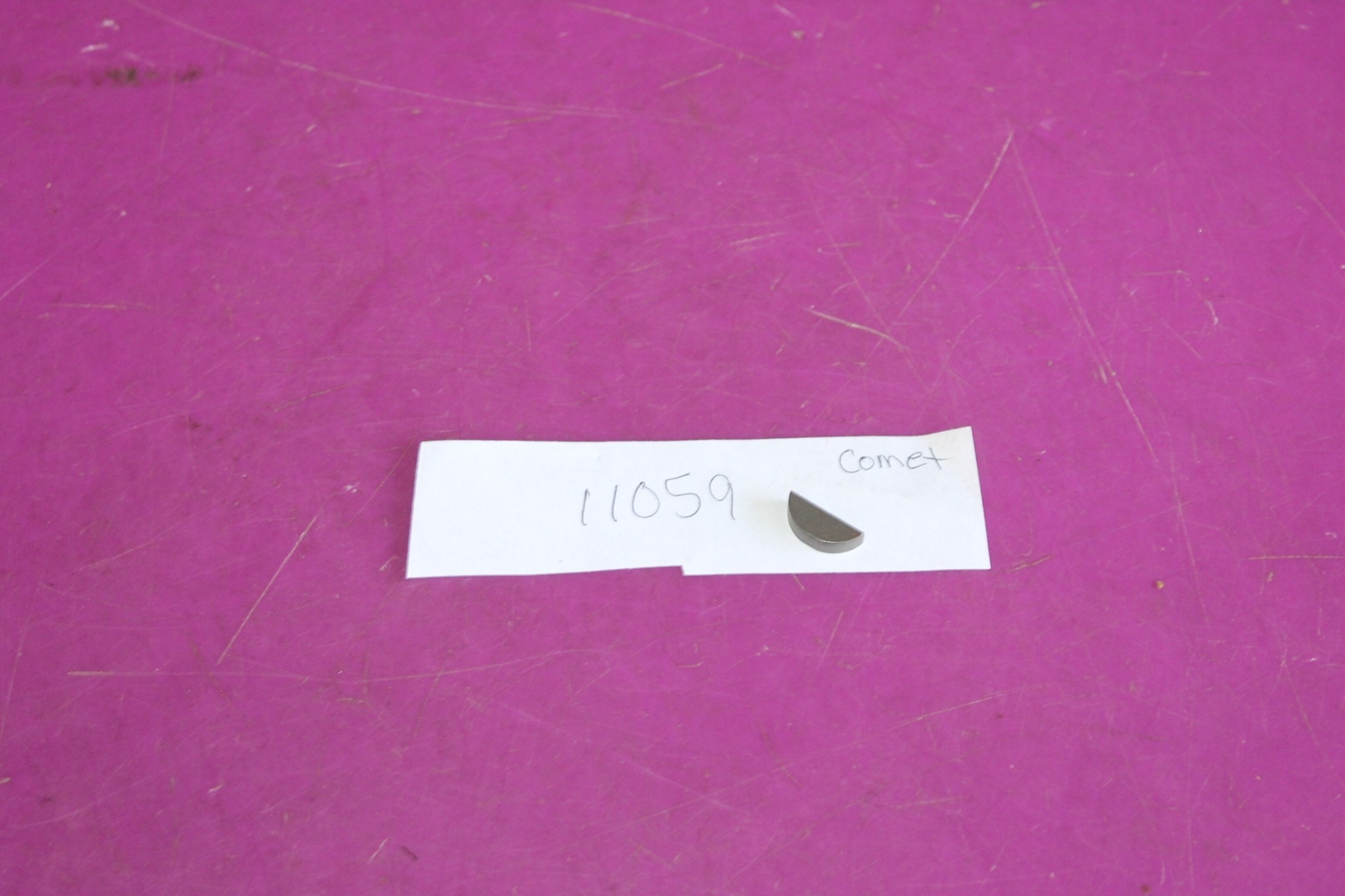 NOS Comet Key. Part 11059. See pic.