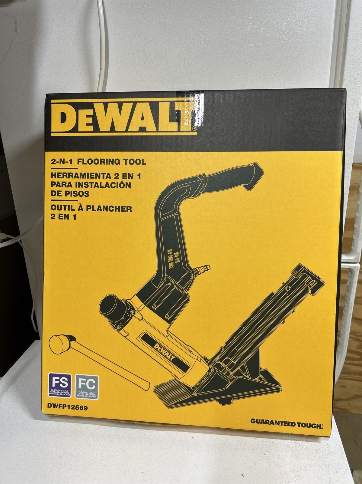 DEWALT DWFP12569 2-in-1 Pneumatic 15.5-Gauge and 16-Gauge Flooring Tool New