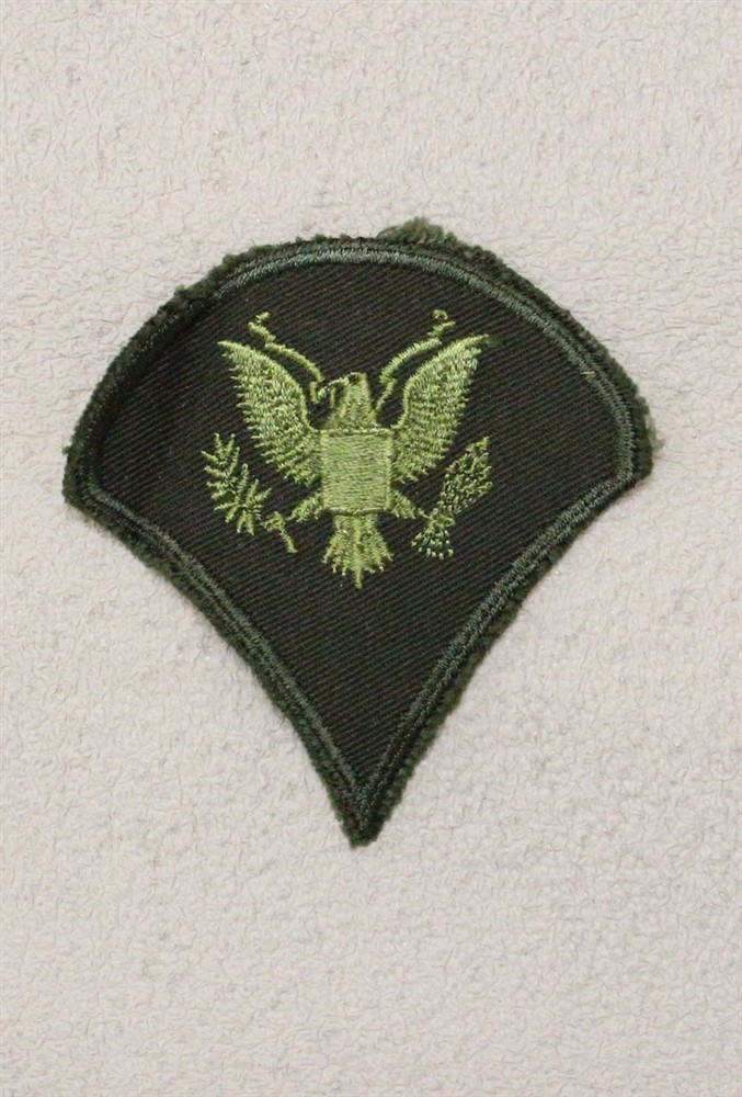 Army Chevron 145: Specialist 4 - cut edge, VN era, dyed green