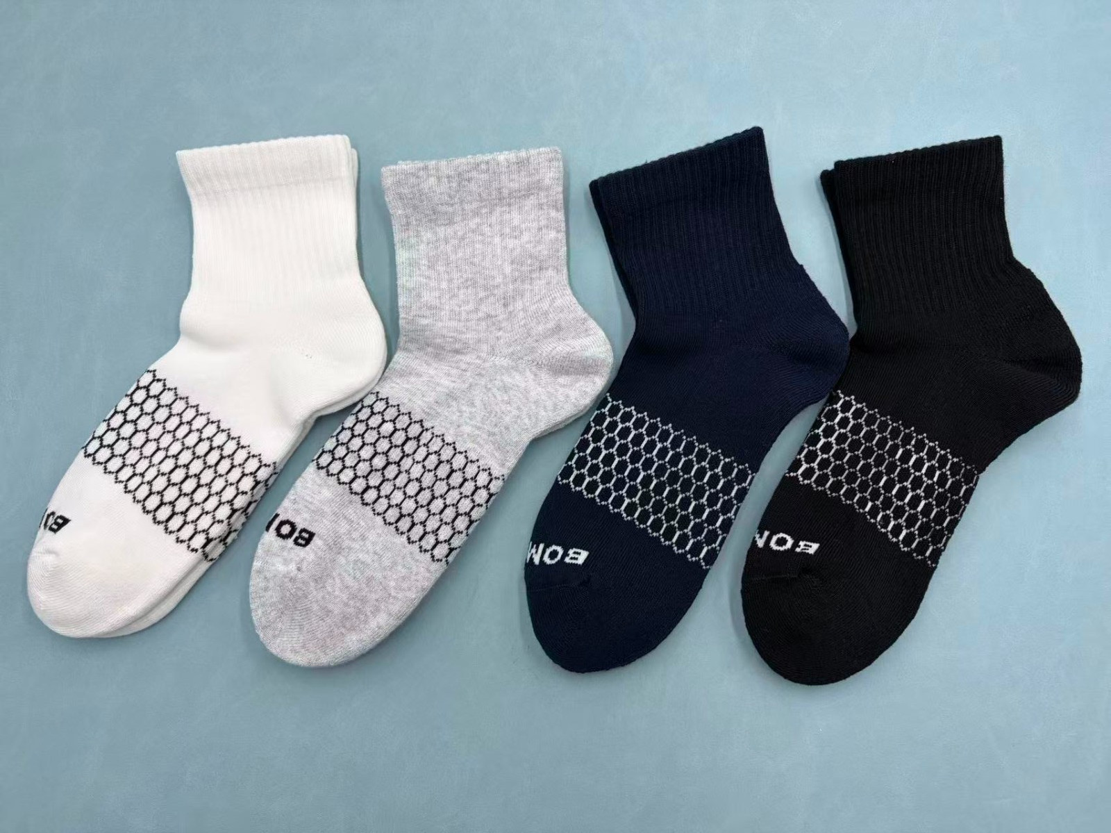 4 Pairs Bombas Women's Solid Quarter socks Size Medium 8-10.5 4 Colors