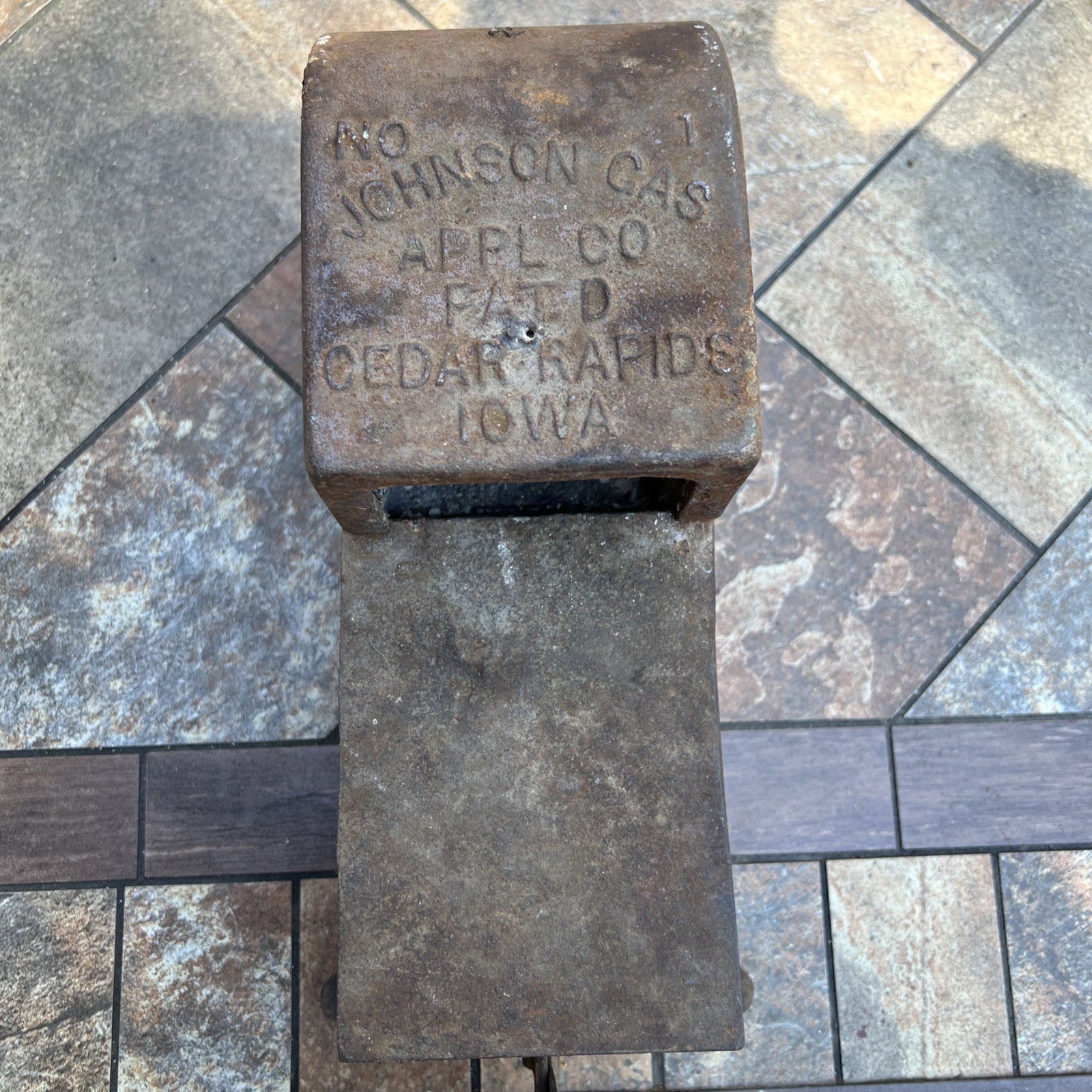 Antique Johnson Gas Appliance Co. Natural Gas Cast Iron Bench Furnace No 112