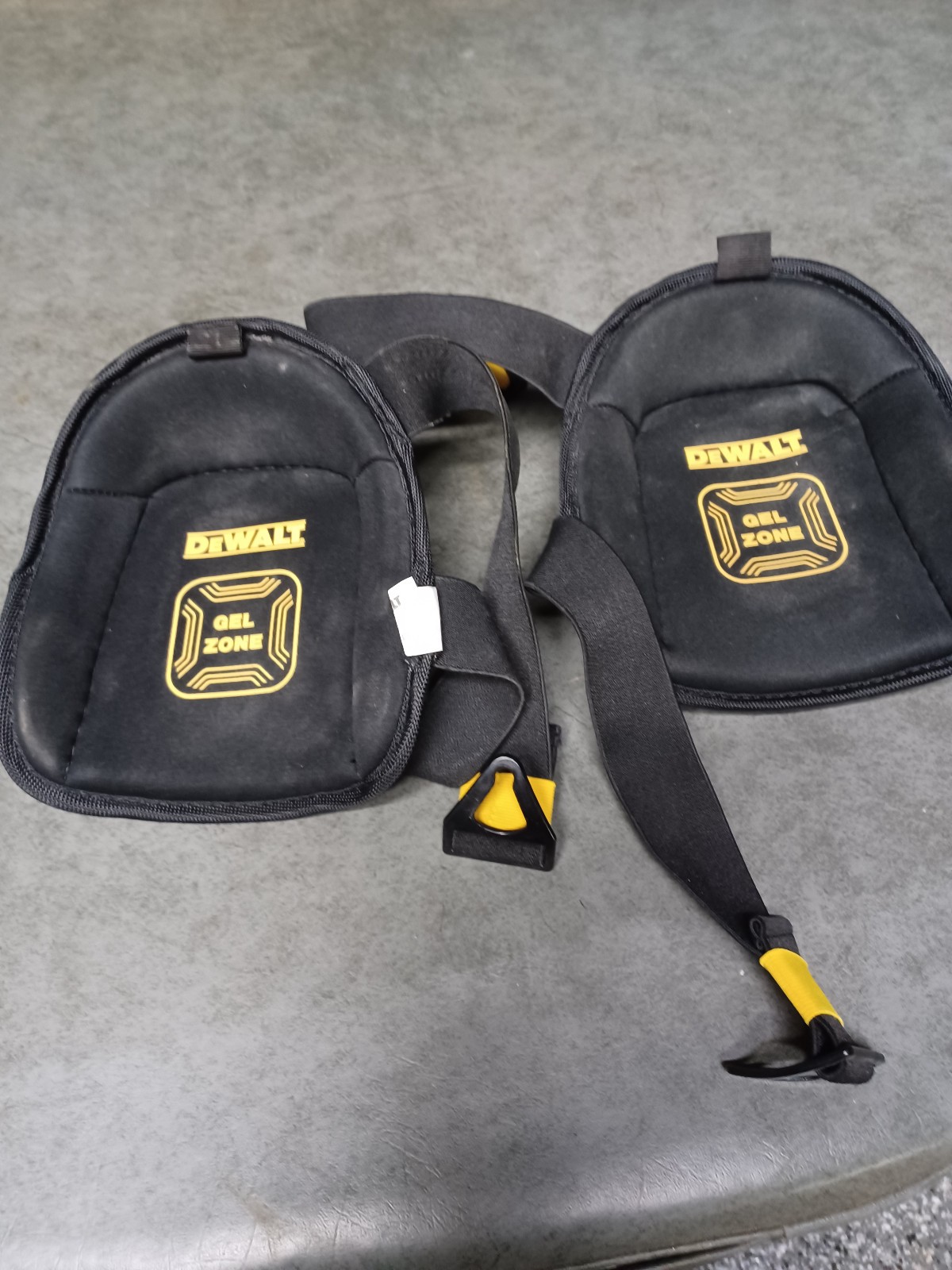 !!!! DEWALT GEL FLOORING KNEE PADS !!!