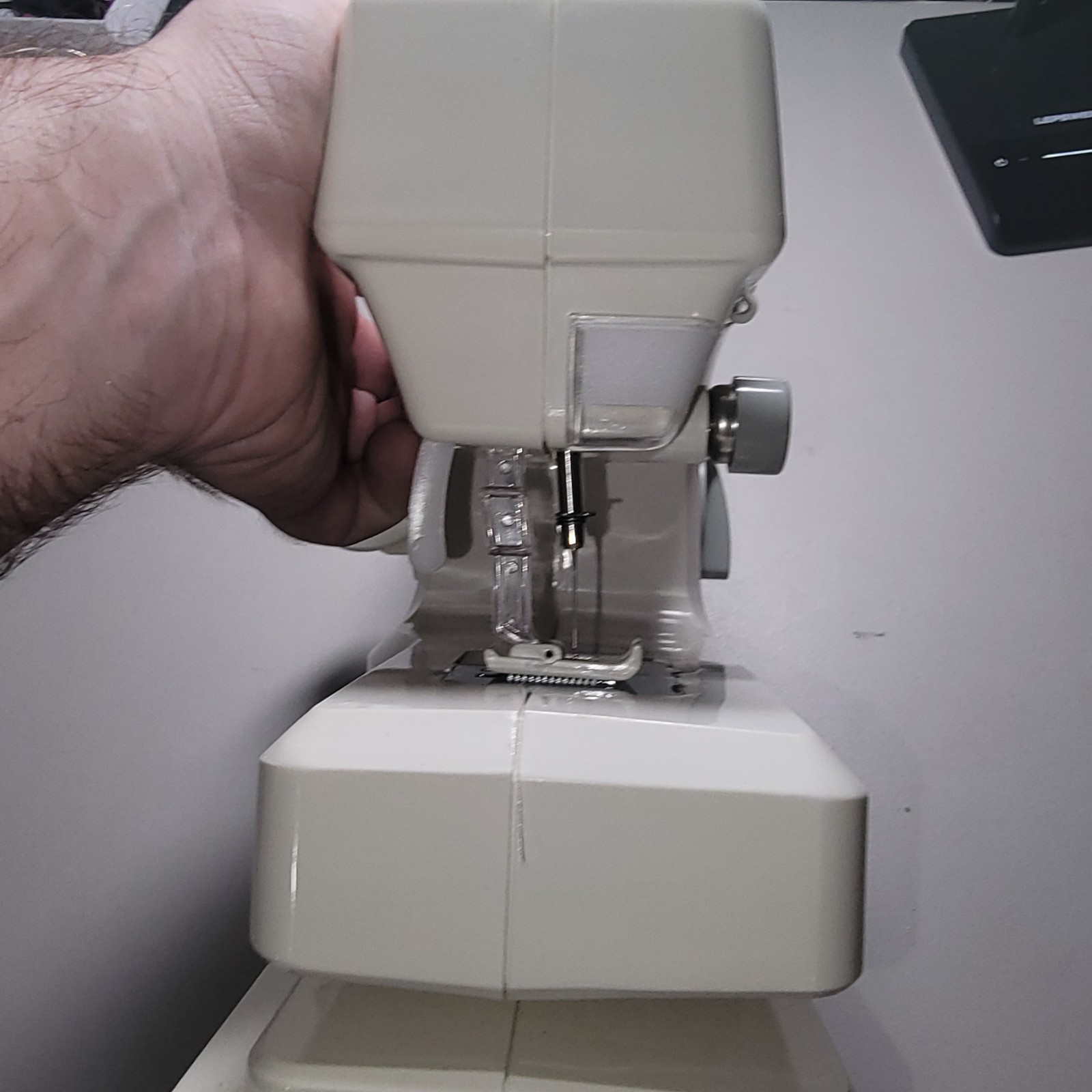 Singer® Tiny Tailor TT700 Electronic Mending/Sewing Machine-- Tested & Working
