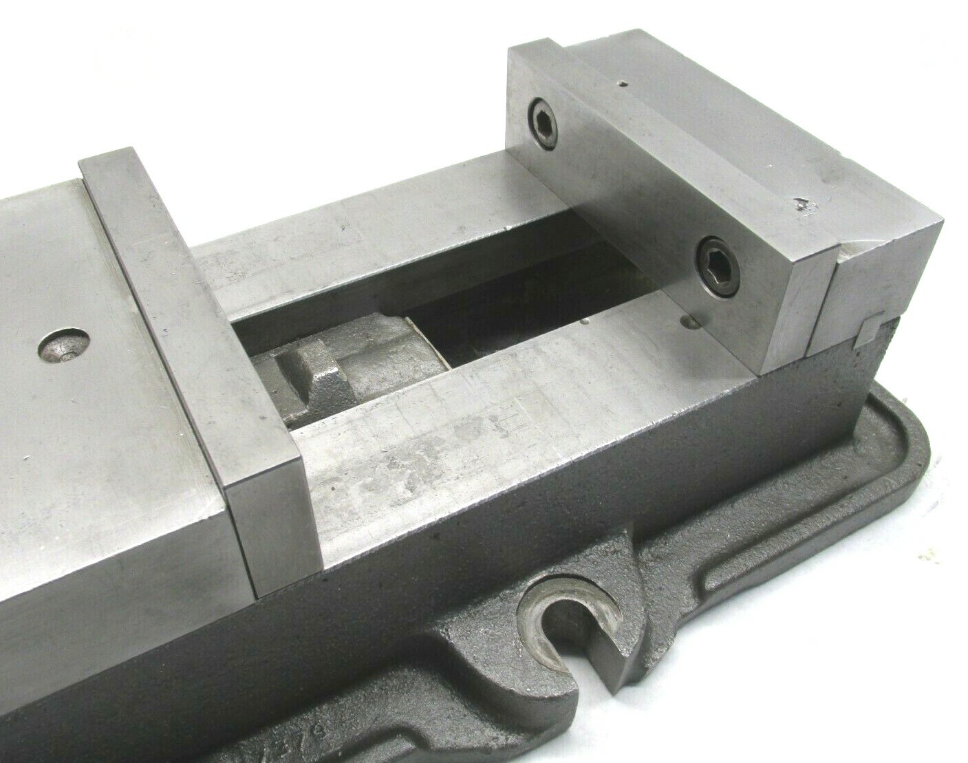 KURT ANGLOCK 6" MILLING MACHINE VISE w/ JAWS & HANDLE - #D60