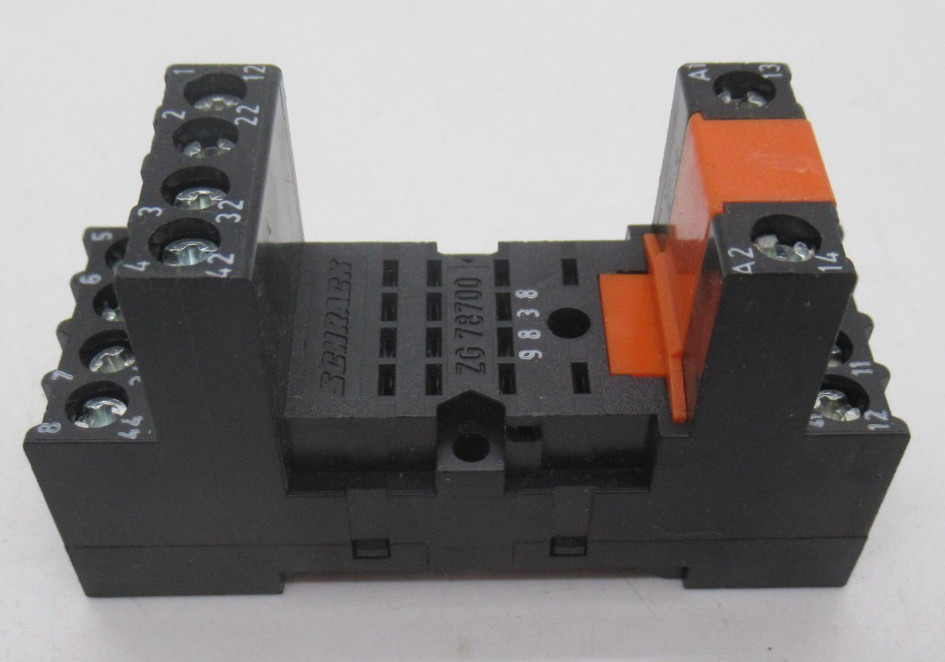 LOT OF 3 SCHRACK SCREW TERMINAL RELAY SOCKET ZG 78700, 4-POLE DIN RAIL MOUNT