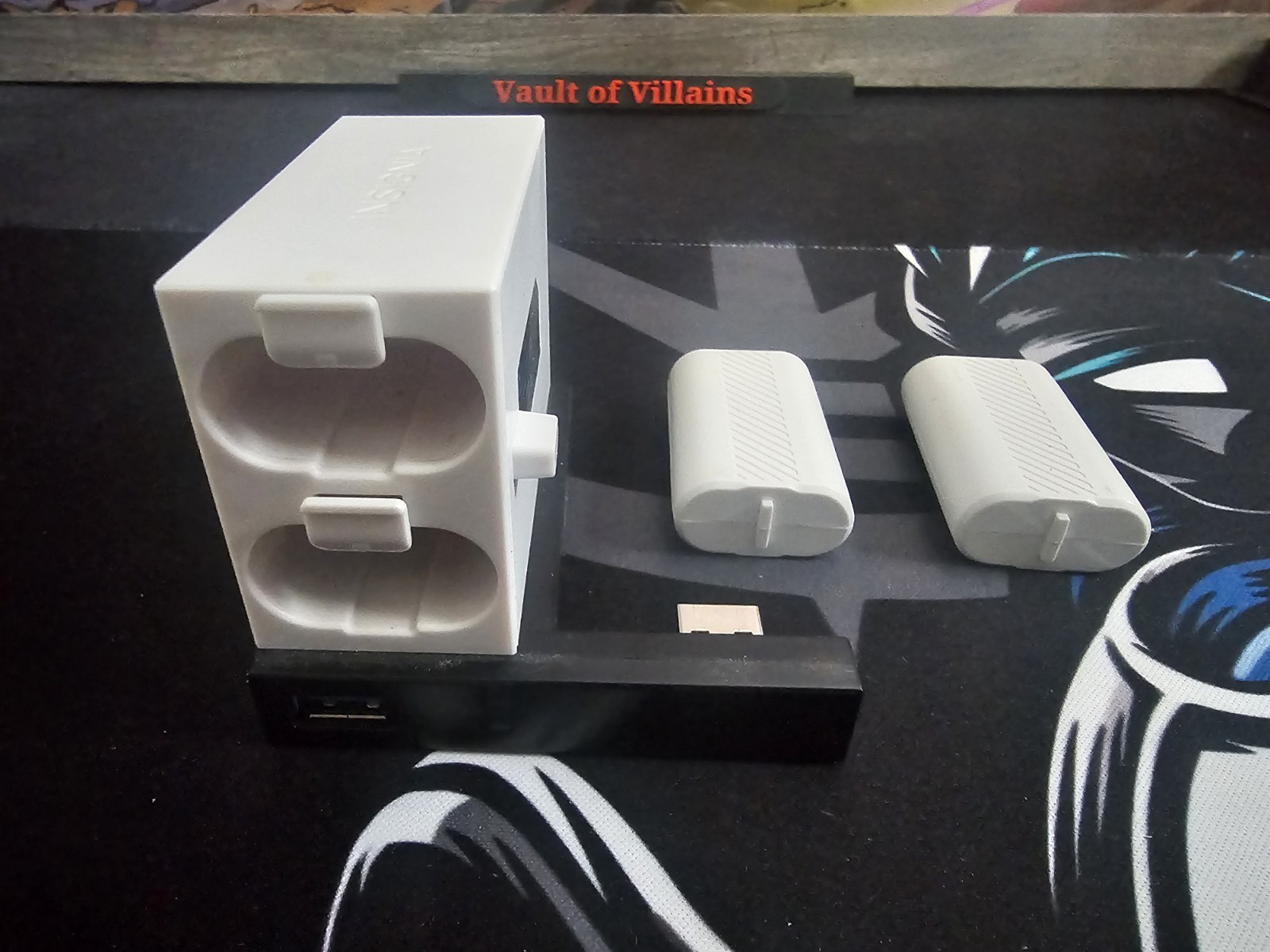 Insignia Xbox One Battery Side Dock Charger. Tested And Working!