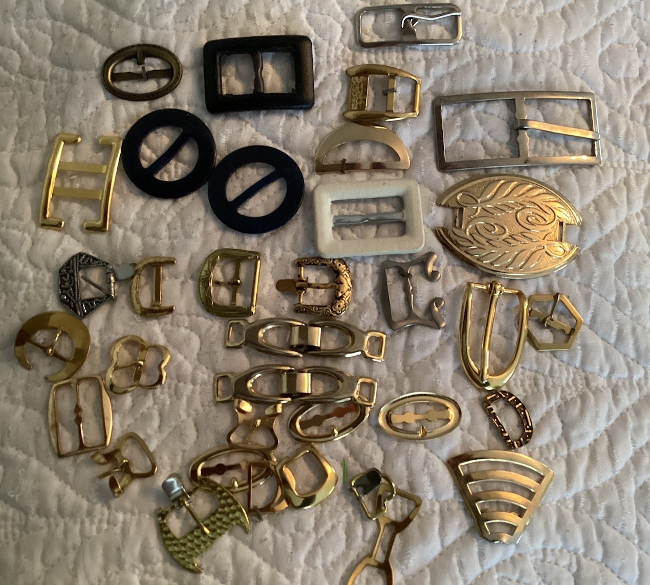 Vtg Buckles & Hooks Lot Of 35 Metal Plastic Gold Silver Various Size Embossed