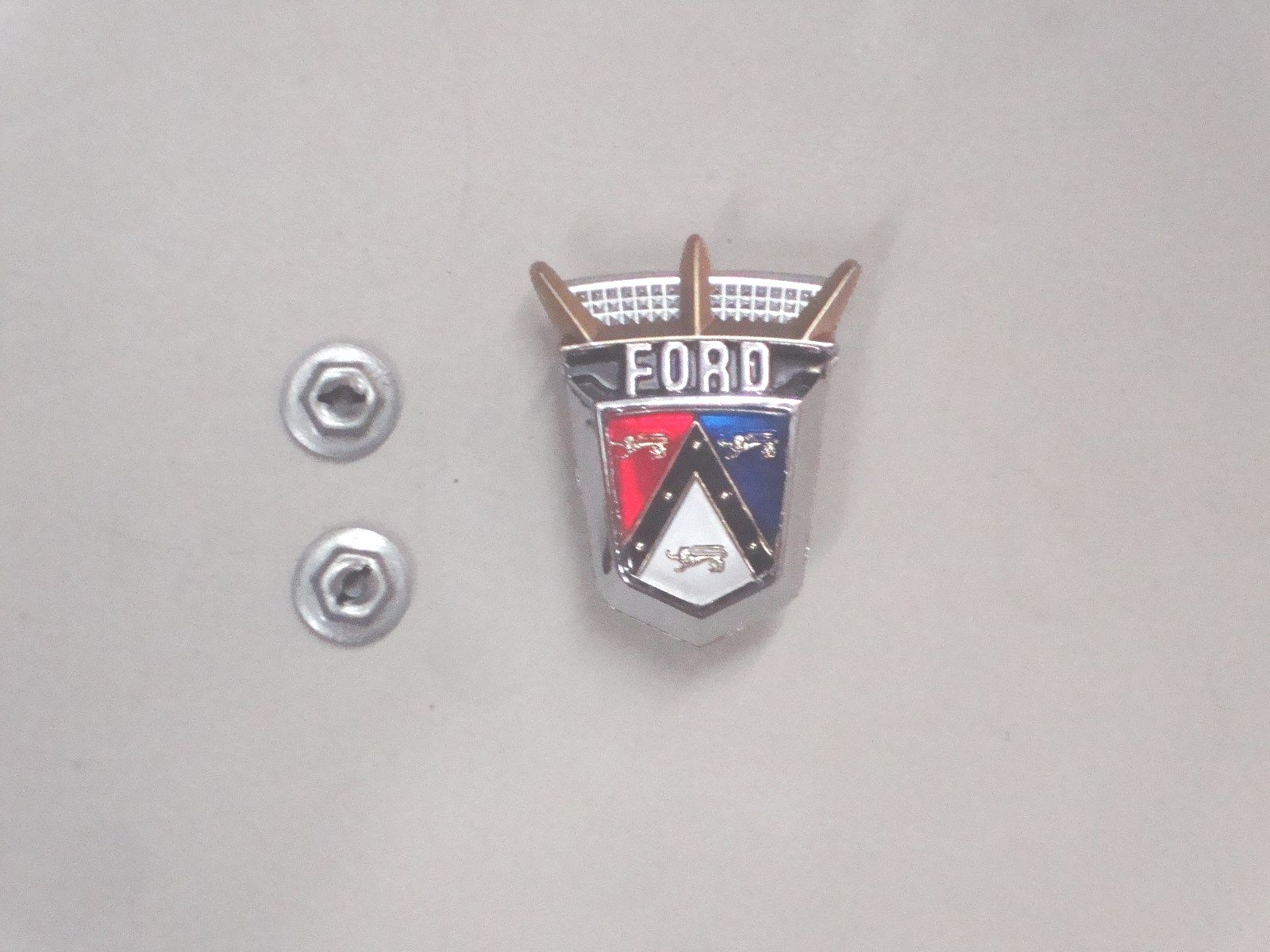 57 58 59 1957 1958 1959  FORD FAIRLANE REAR SEAT CREST FOR CHROME MOLDING  NEW*