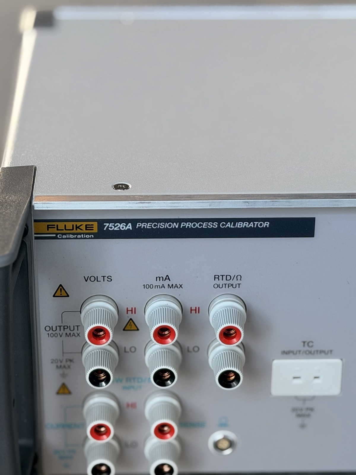 FLUKE 7526A multifunctional calibrator