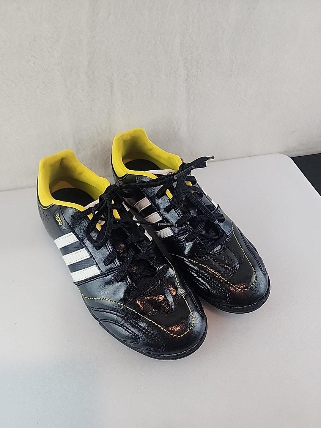 Adidas Mens Rare 11Nova TRX TF Q23839 Black Men’s Sz 6  Yellow Soccer Cleats