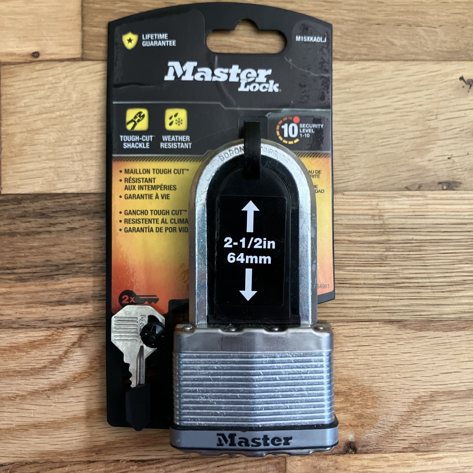 Master Lock M15XKADLJ Magnum Heavy Duty Padlock With 2 Keys 1 Pack