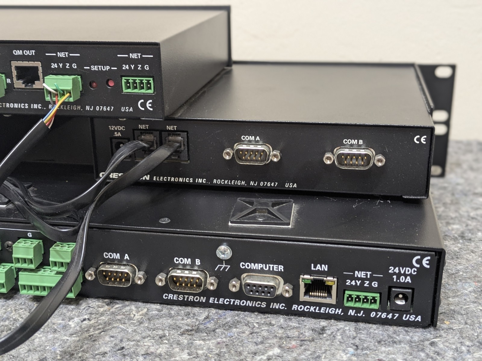 Crestron Lot: QM-TX, RS-232/422 ST-COM and MP2E w Cables EUC