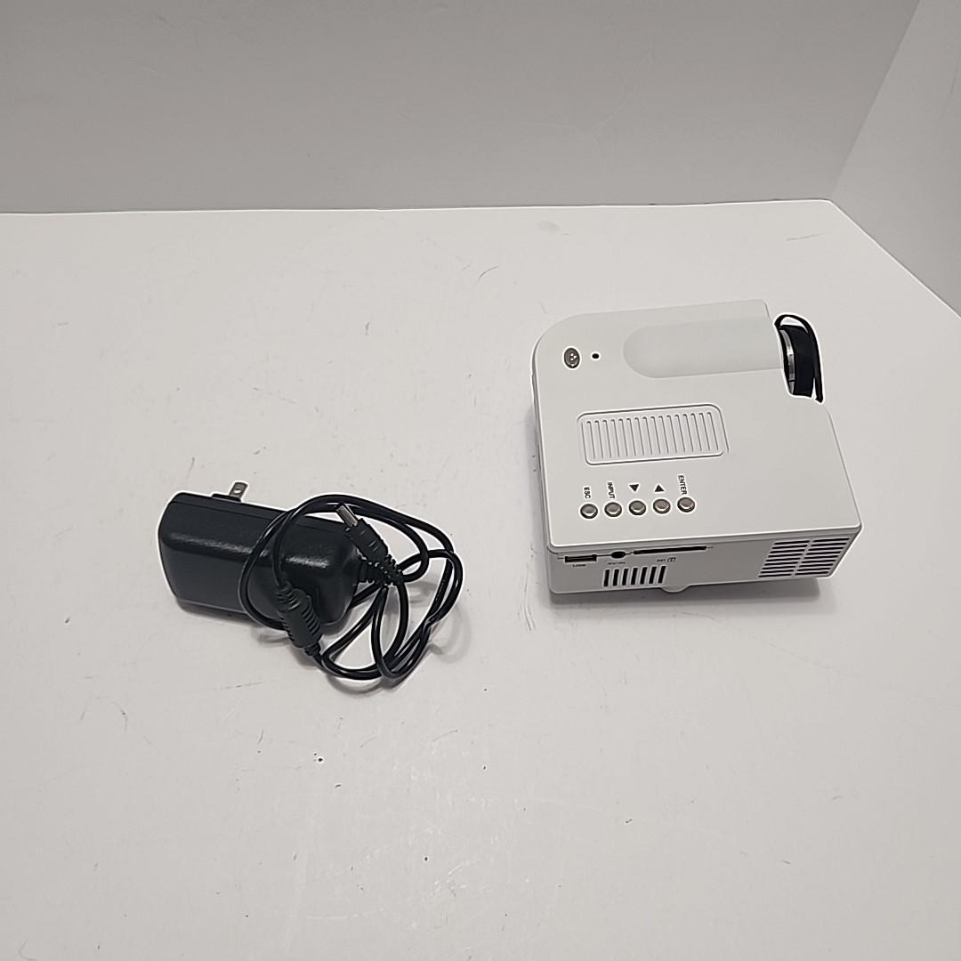 LED Entertainment Projector LCD Image System Projects Up To 60" (Portable Mini)