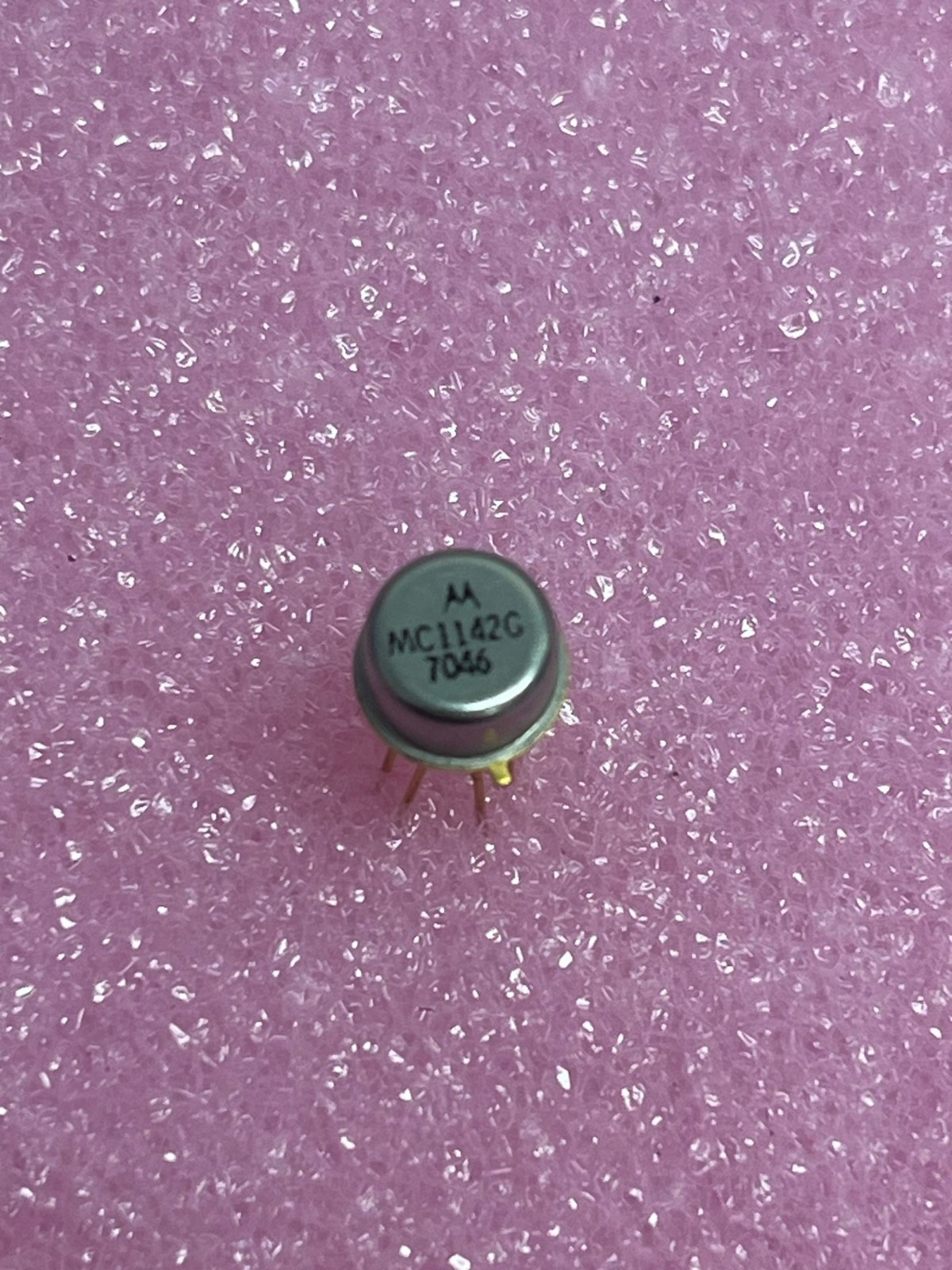 Motorola MC1142G Transistor, Gold Leads, 8 Pin, NEW!