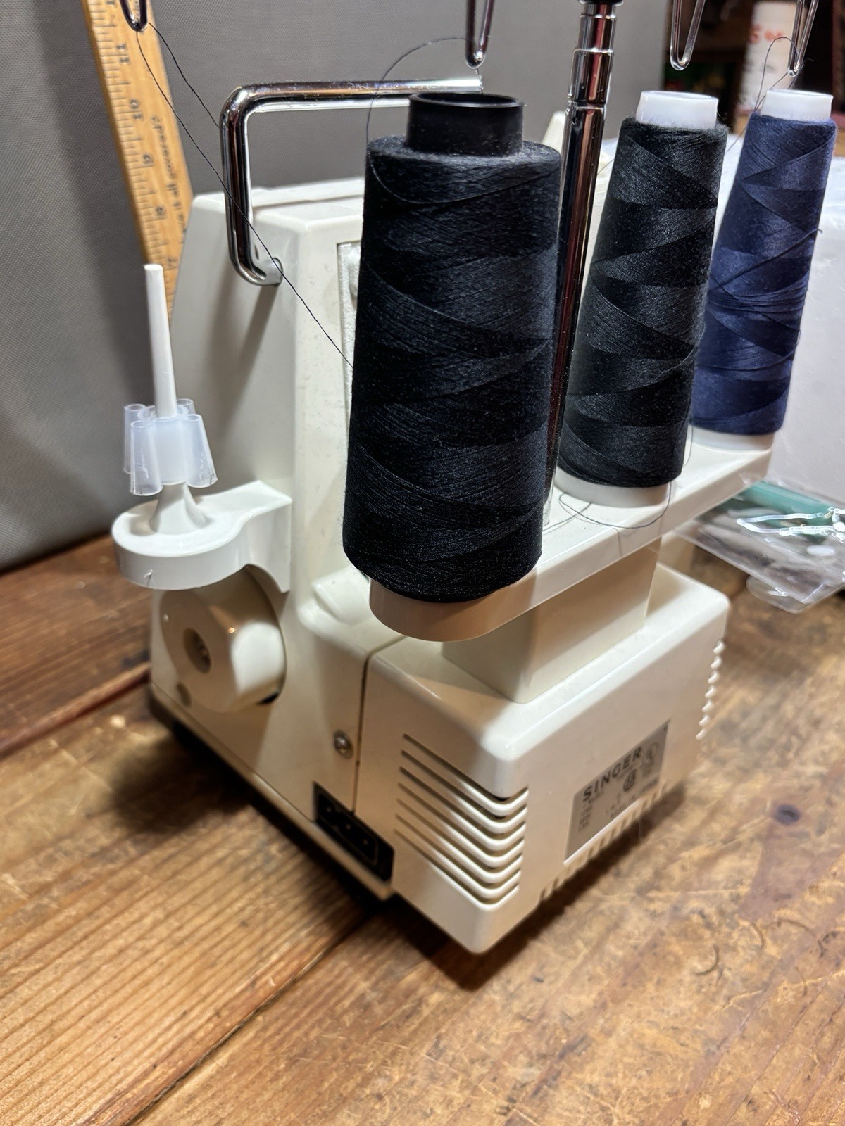 🧵 SINGER Merrittlock 14U44B Serger–Excellent Condition–Original Box –Thread Inc