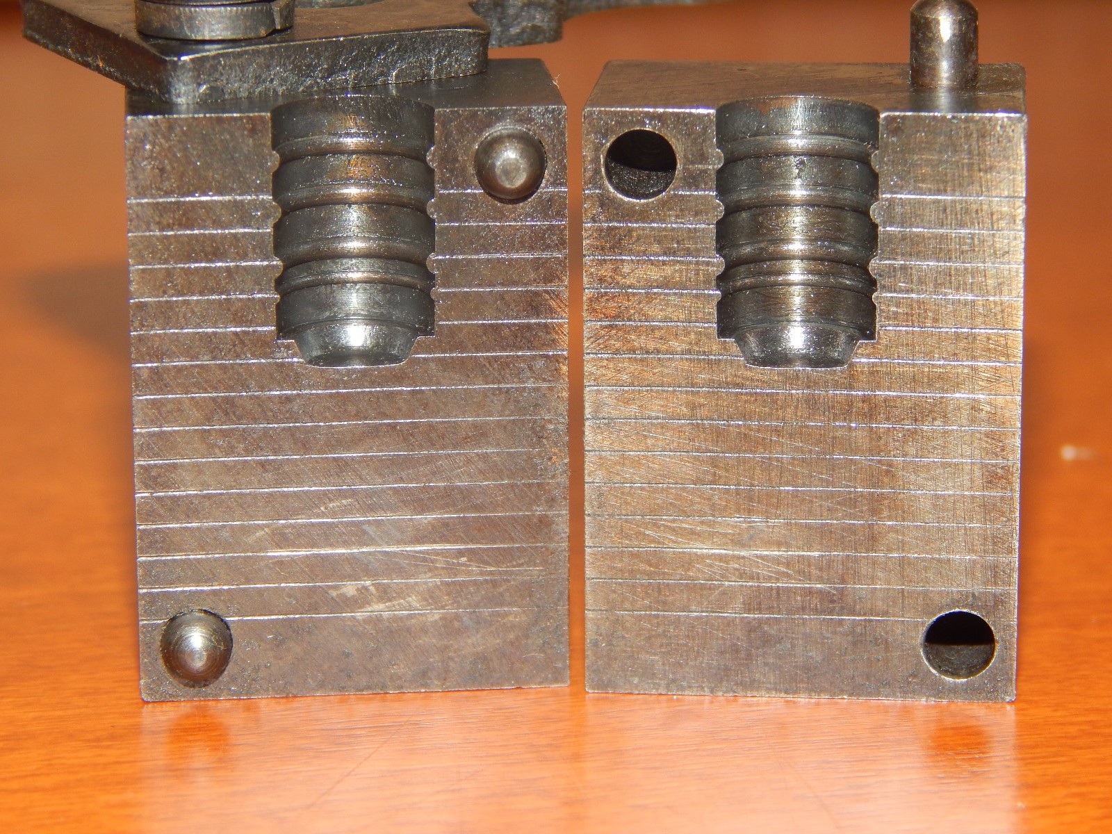 Lyman 358495 single cavity bullet mold (No handle screws)