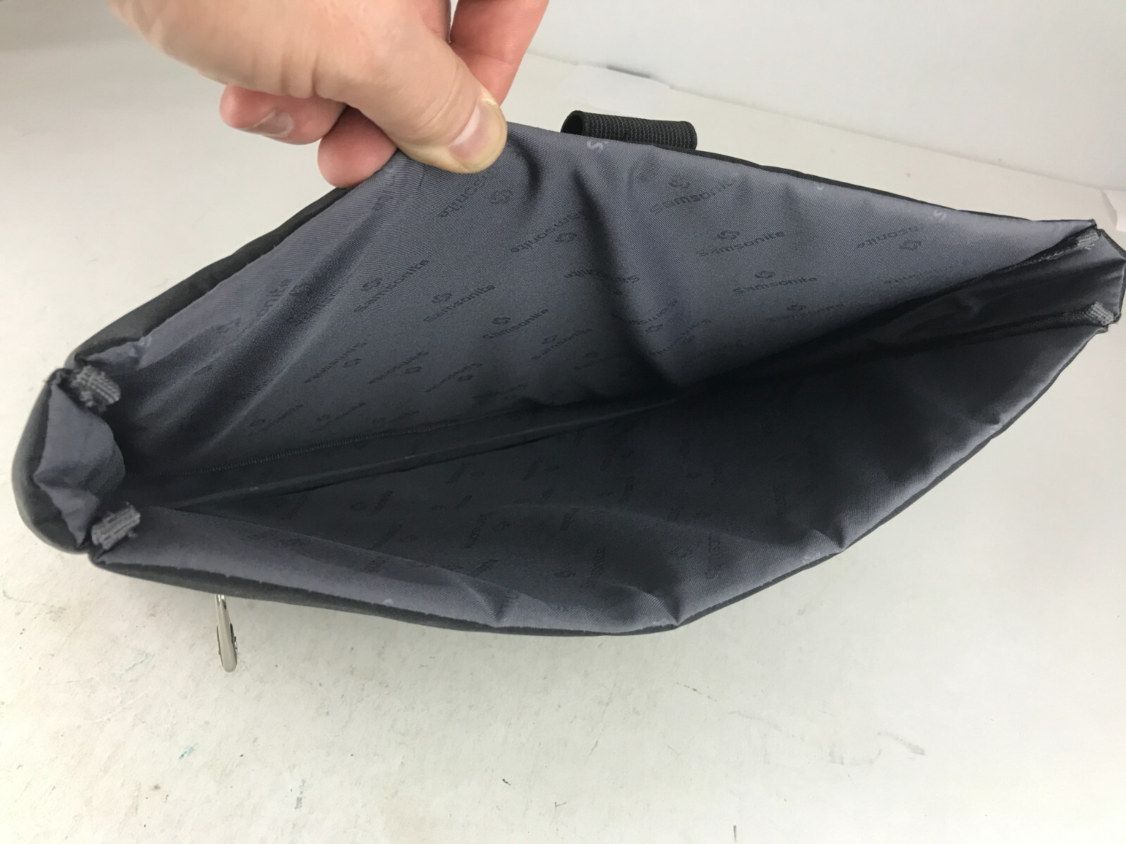 Samsonite Laptop Sleeve Case Unisex Black Outer Pockets Hook And Loop