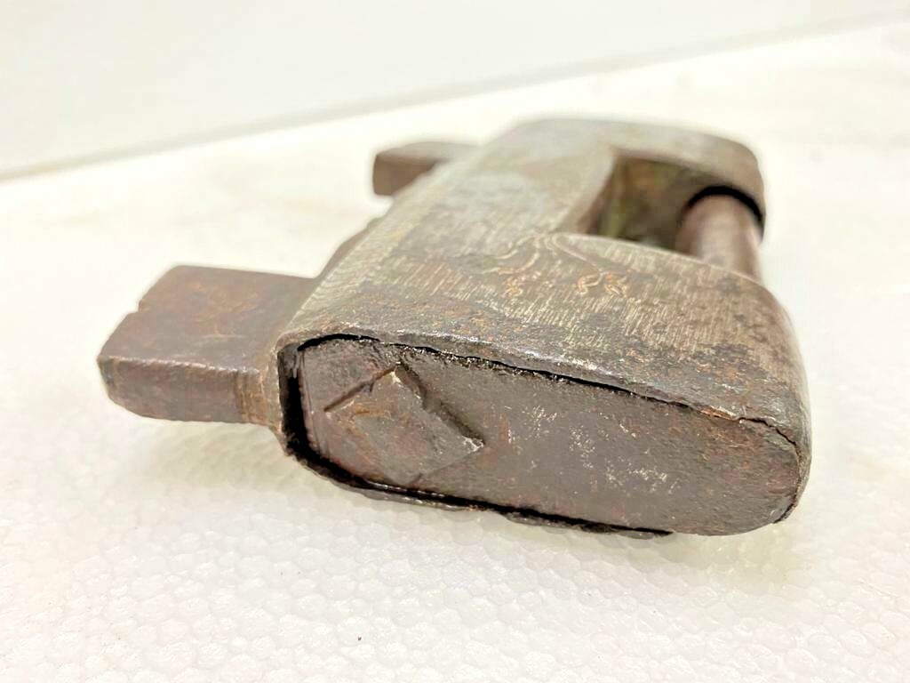 RARE OLD VINTAGE HAND-MADE IRON FINE ENGRAVED SOLID HEAVY STRIP SYSTEM PADLOCK