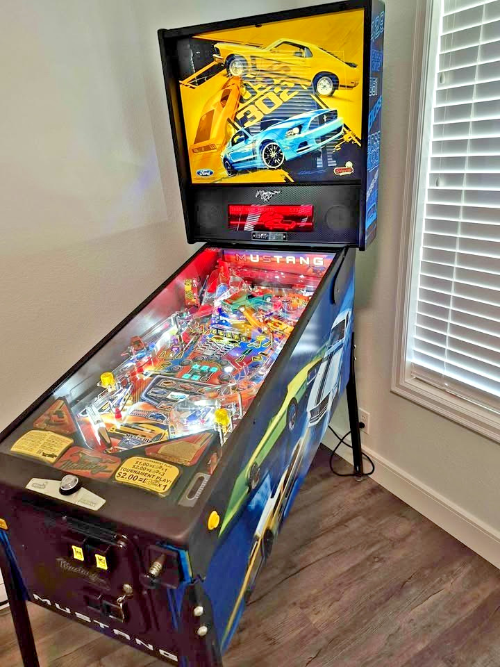 2014 STERN MUSTANG PREMIUM BOSS MODEL PINBALL MACHINE, VERY RARE, HUO, 430 PLAYS
