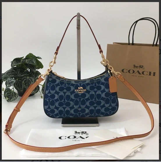 NWT Coach CAF82 Denim/Natural Teri Shoulder Bag Signature Denim Outlet Products