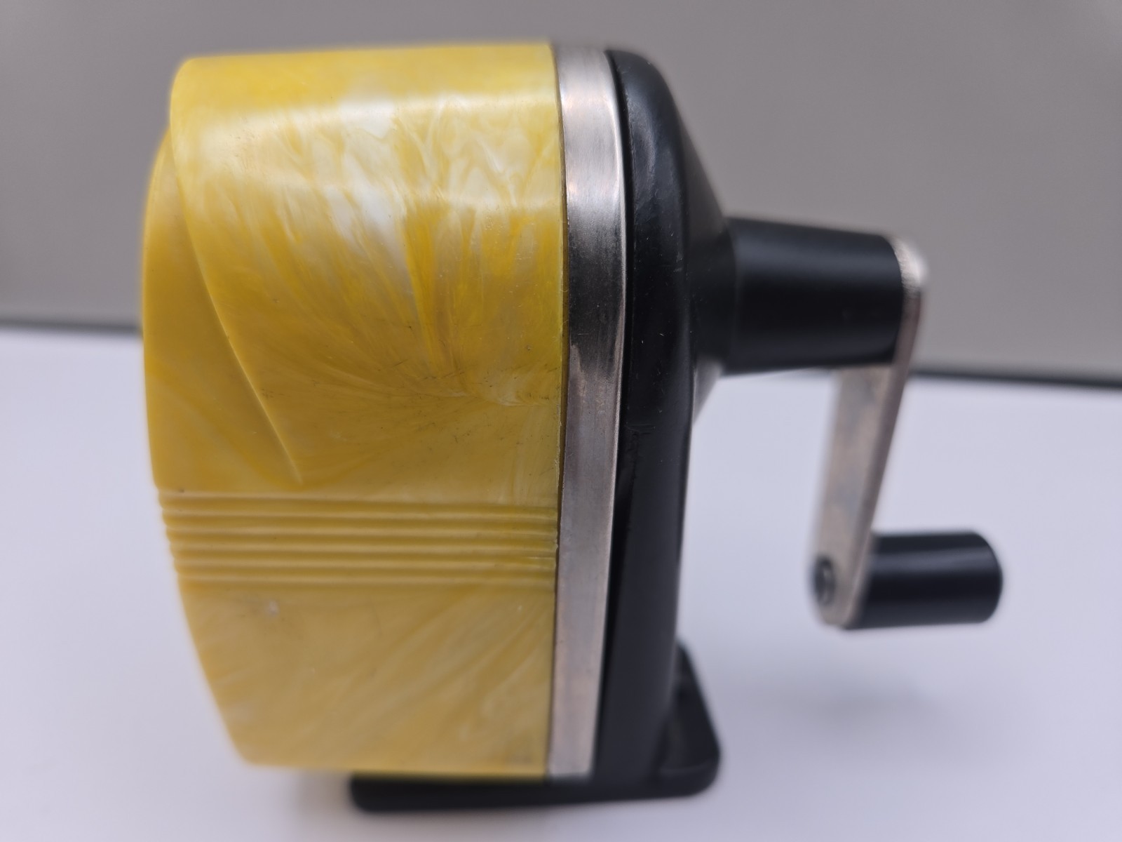 LOOKS UNUSED Apsco Midget USA Yellow Wall or Desk Mount Working Pencil Sharpener