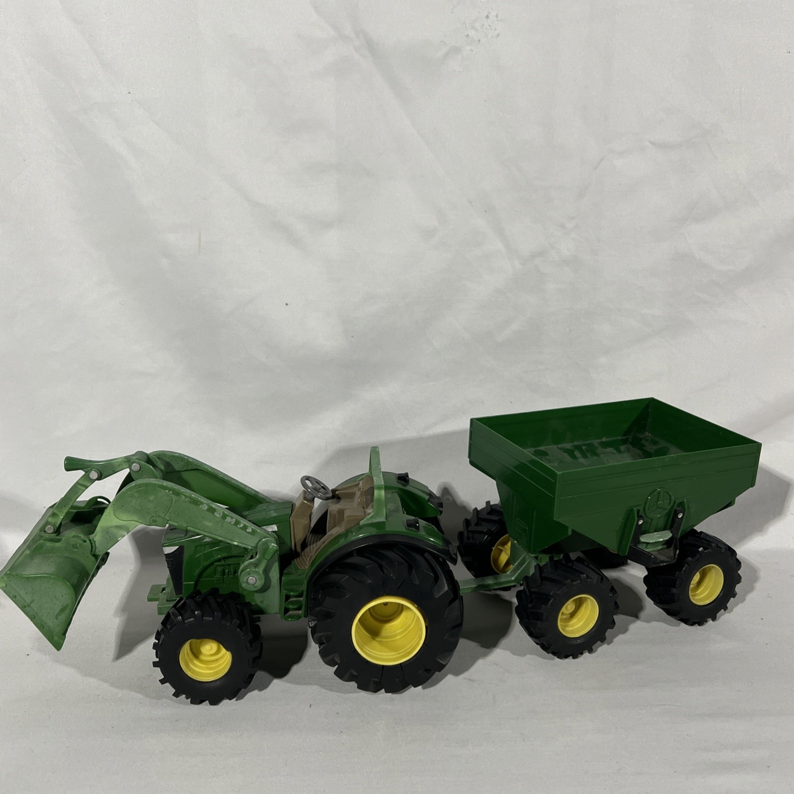 ERTL John Deere Green Tractor with Wagon