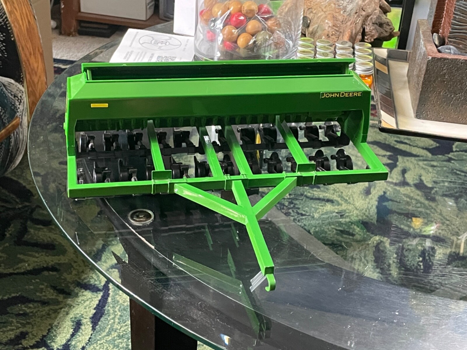 1:16 SCALE DIECAST METAL TRACTOR MODEL