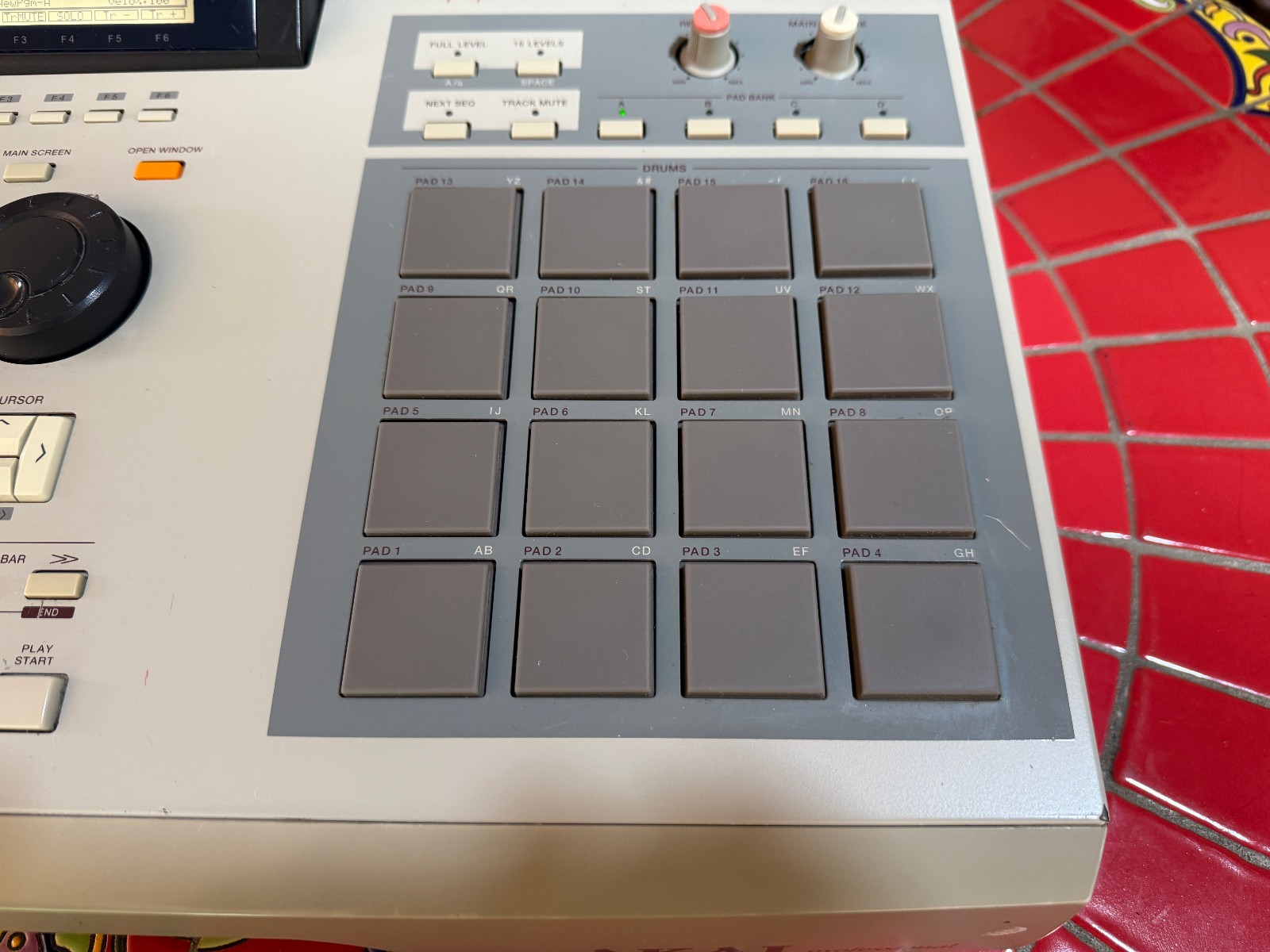 Akai MPC2000XL - EXCELLENT! New Pad Sensors!
