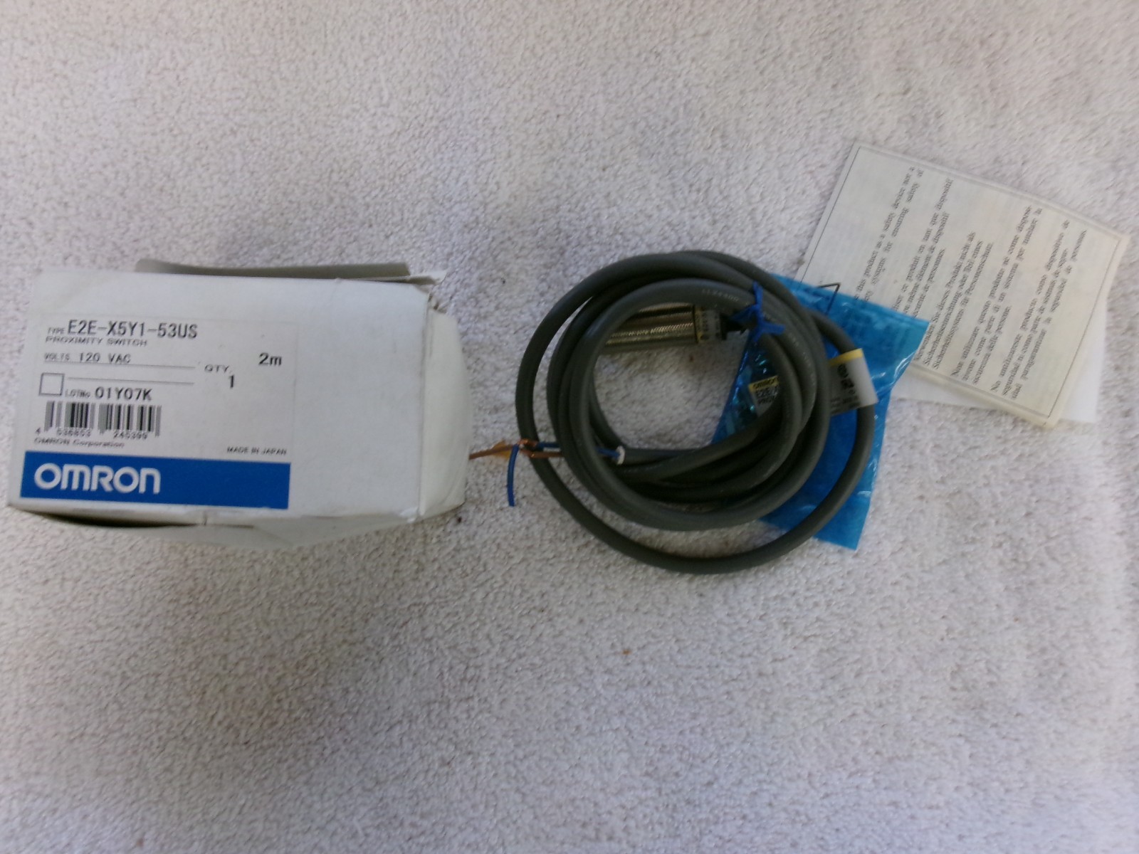 NIB Omron Proximity Switch 120VAC    E2E-X5Y1-53US