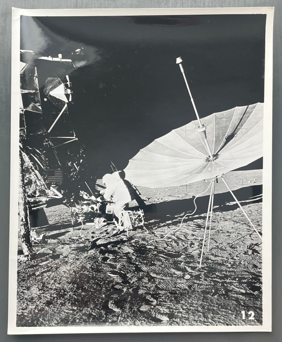 1969 APOLLO 12 LUNAR MODULE, ASTRONAUT & SIGNAL DISH ON MOON PRESS PHOTO #12