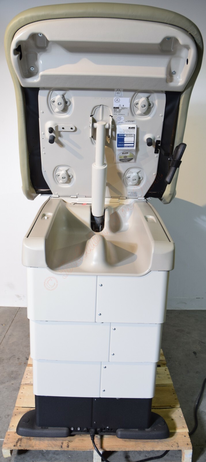 Midmark 625-004 Barrier Free Exam Table, Wireless Footswitch & Hand Control 2012